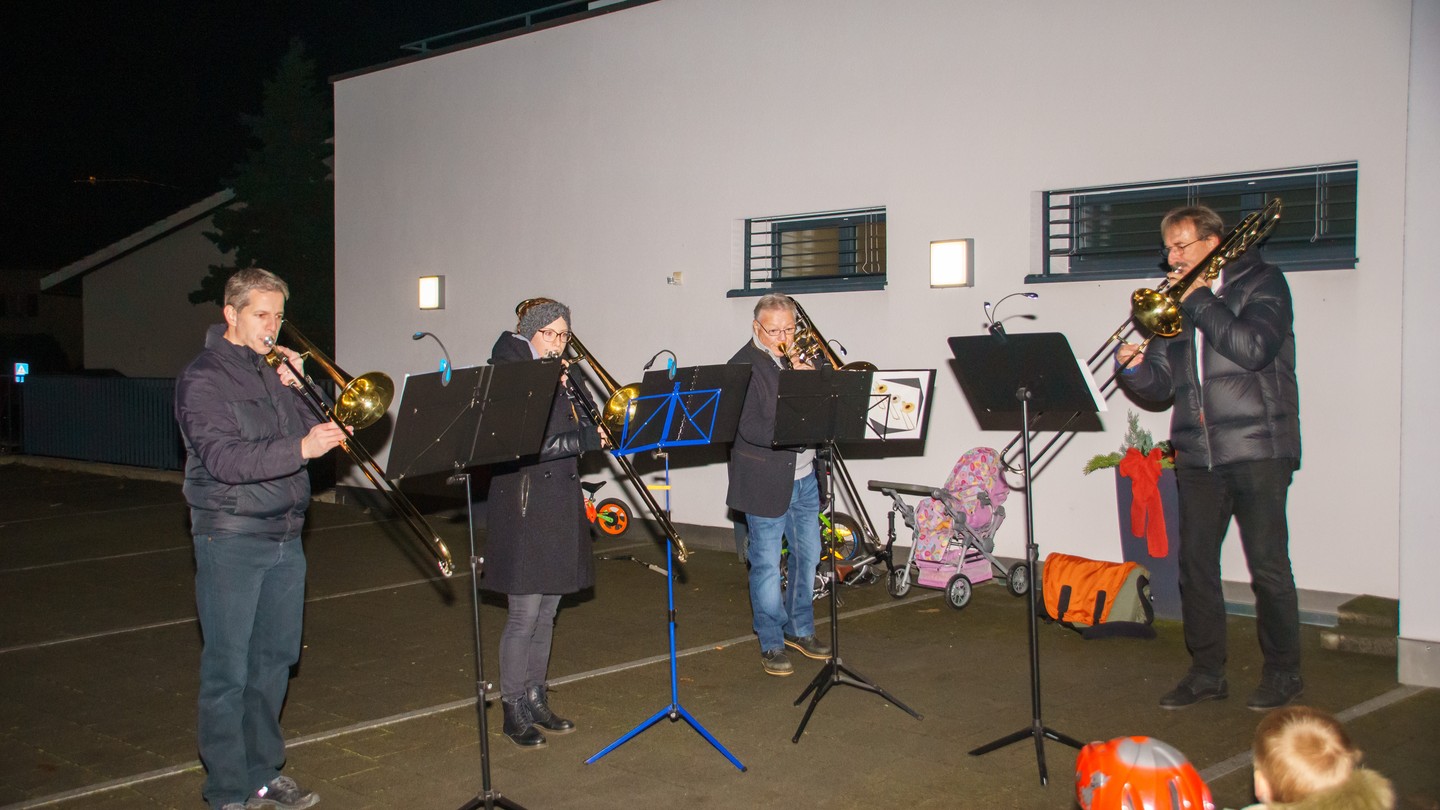Auftakt zum MGW Adventszauber: Am 27.11.2022 spielte das MGW Posaunenquartett beim Haltlirain und im Alterswohnheim Mütschi. Nächster Termin: Mittwoch, 30.11.2022 um 18:30 Uhr auf dem Dorfplatz Walchwil
#blasmusikmachtspass #walchwil #blasmusik #zug #kantonzug #posaune #trombone