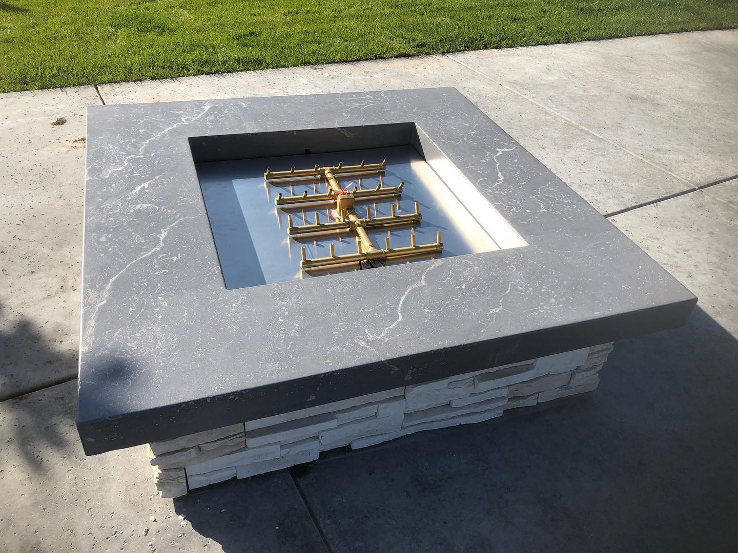 It’s fire pit season. #concretefirepit #handmade #keepitlocal #outdoorliving #bergstromconcretedesigns #dustycrete #kodiakpro #ictreactive