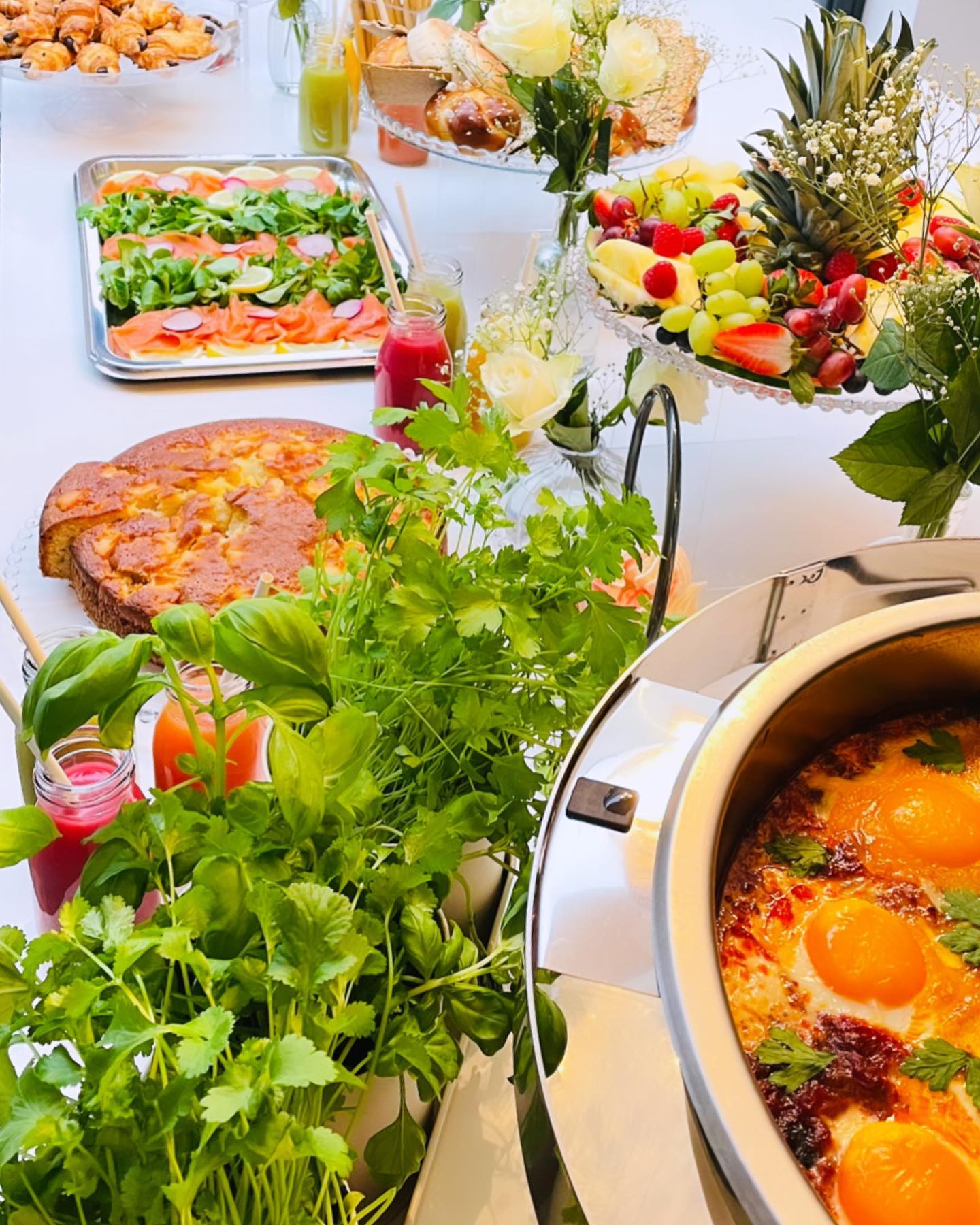 Brunch Buffet
#brunchbuffet #shakshuka #smokedsalmonboard #avocadotoasts #breadselection #fruitplatter #applecake #chocolatecroissants #granolayogurt #fruitjuices #koshercateringlondon #koshercatererinlondon
