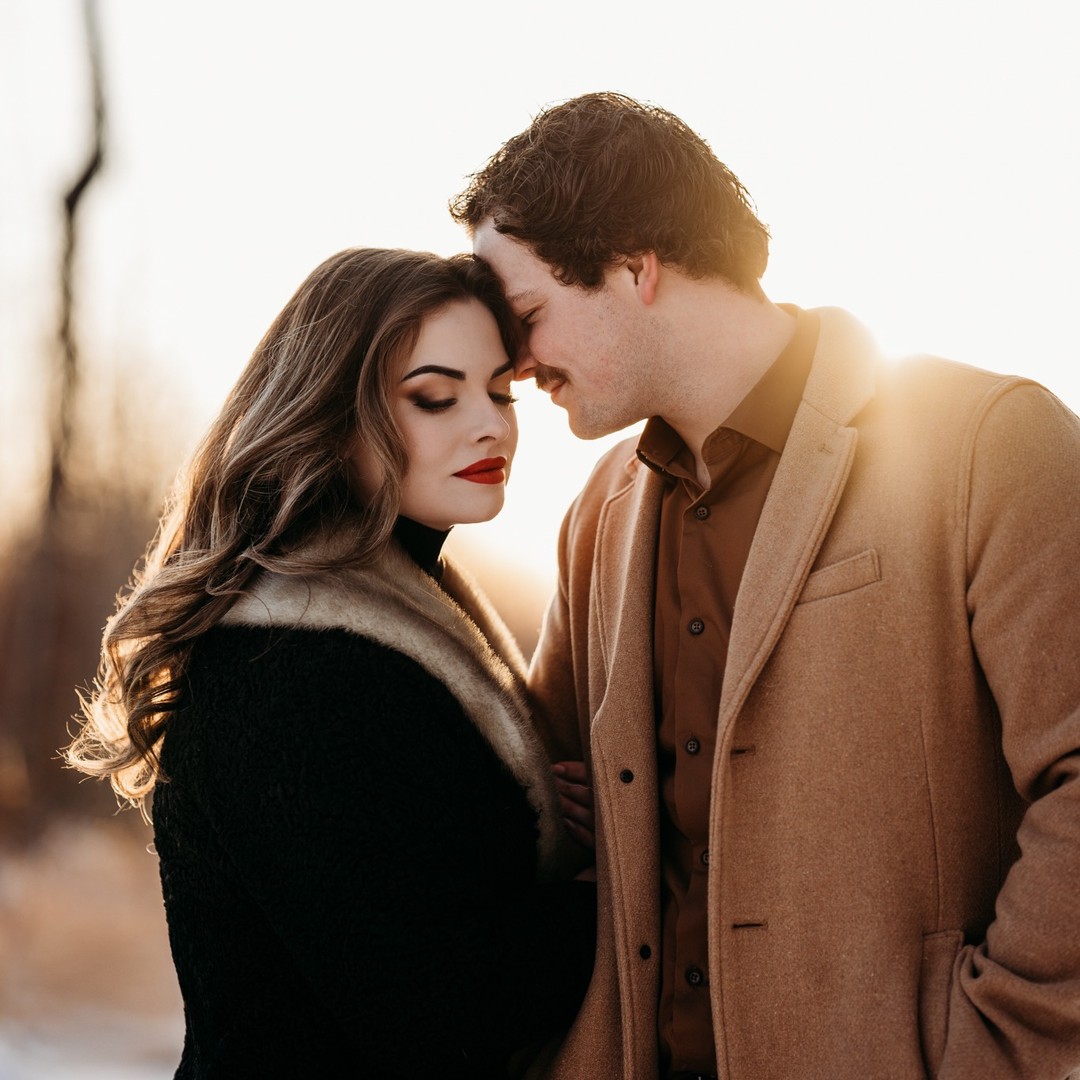 Spent some time this afternoon shooting with some friends including @emilygalephotography , @threeds.photography and @patsylynnbryantphotography
Our Models @shawn_weber & @_hailey.weber braved the cold and looked absolutely stunning!
@ymmeventsbyjas had the perfect setup for the indoor vintage setup we were looking for! And @beautyby_alexjohn killed it with makeup as always!
Just a few sneaks for now! 😍