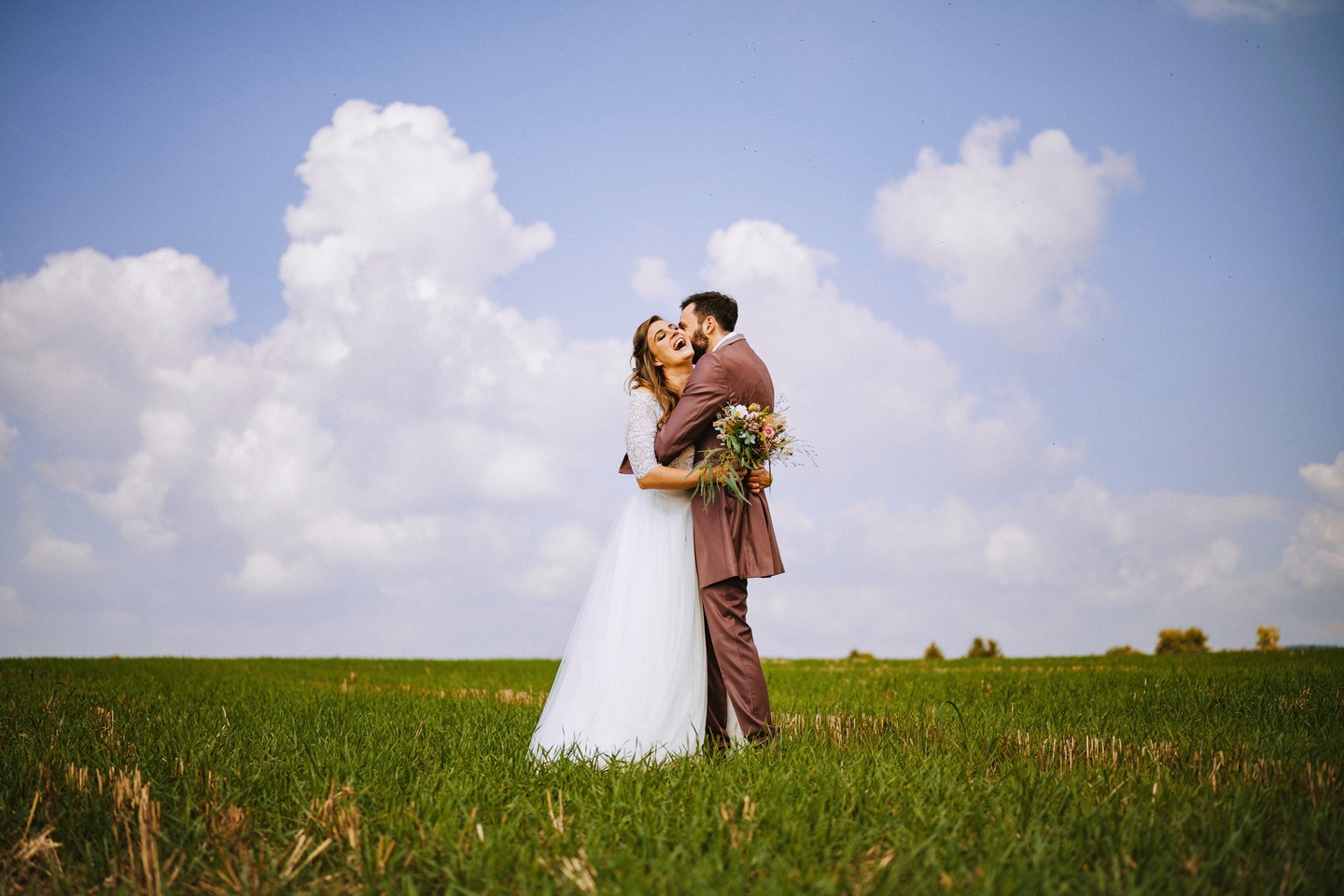Hochzeit von Jana&Leander..
#hochzeitsfotos #hochzeitsfotograf #hochzeitsreportage #weddingpics #weddingphotography #brautpaar #brautkleid #lookslikefilm #hochzeitsfotoswürzburg #hochzeitsfotograffrankfurt #hochzeitsfotografwürzburg #bridedance #bride #brautkleid #hochzeitsfotografie #alterobstkeller #brideandgroom #brautpaar