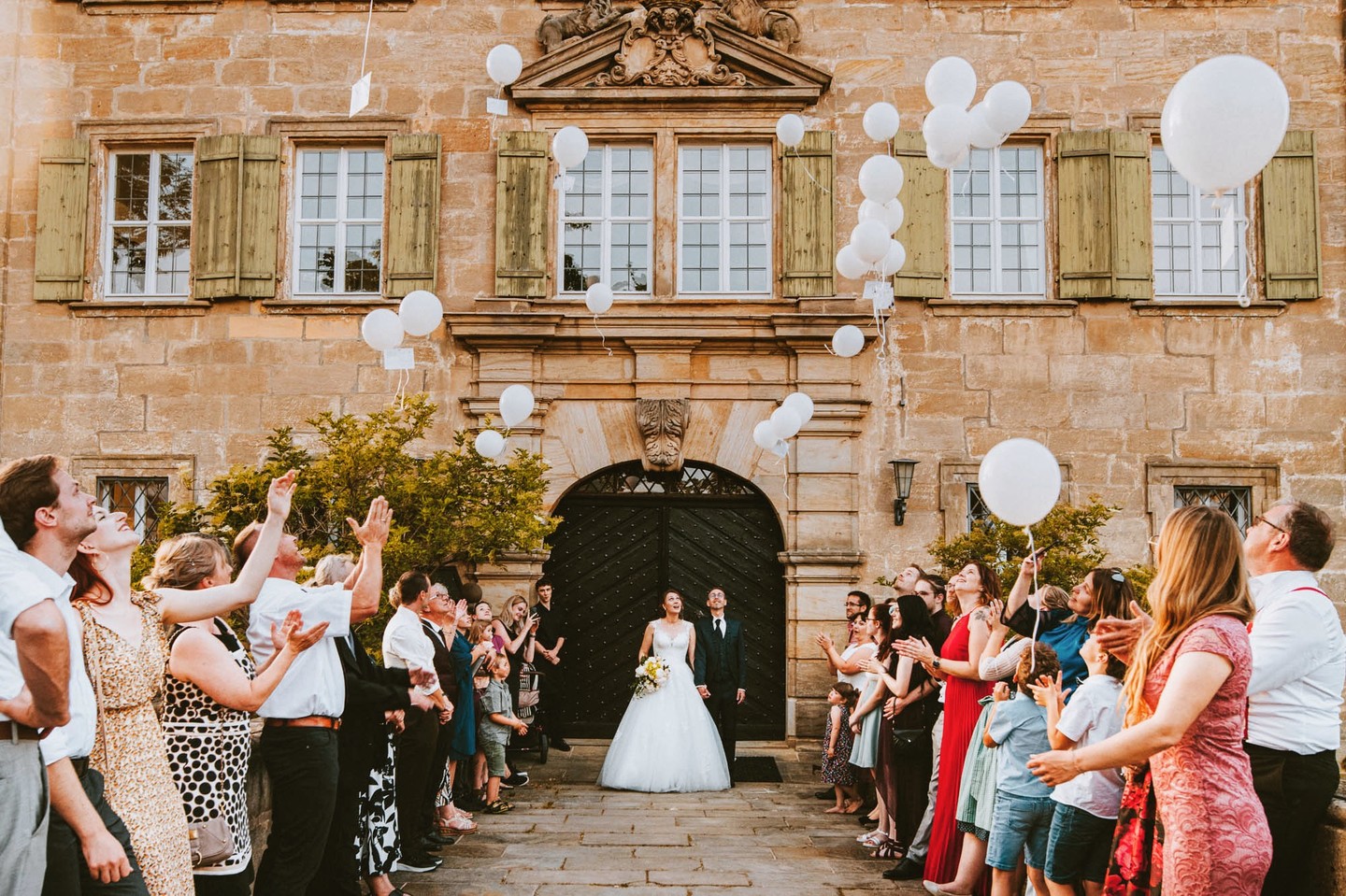 Hochzeit von Jenny & Ralf auf Schloss Atzelsberg..
#hochzeitsfotos #hochzeitsfotograf #hochzeitsreportage #weddingpics #weddingphotography #brautpaar #brautkleid #lookslikefilm #hochzeitsfotoswürzburg #hochzeitsfotografiewürzburg #hochzeitsfotografwürzburg #gettingready #bride #brautkleid #weddingballoons #hochzeitsfotografie #schlossatzelsberg @schloss.atzelsberg