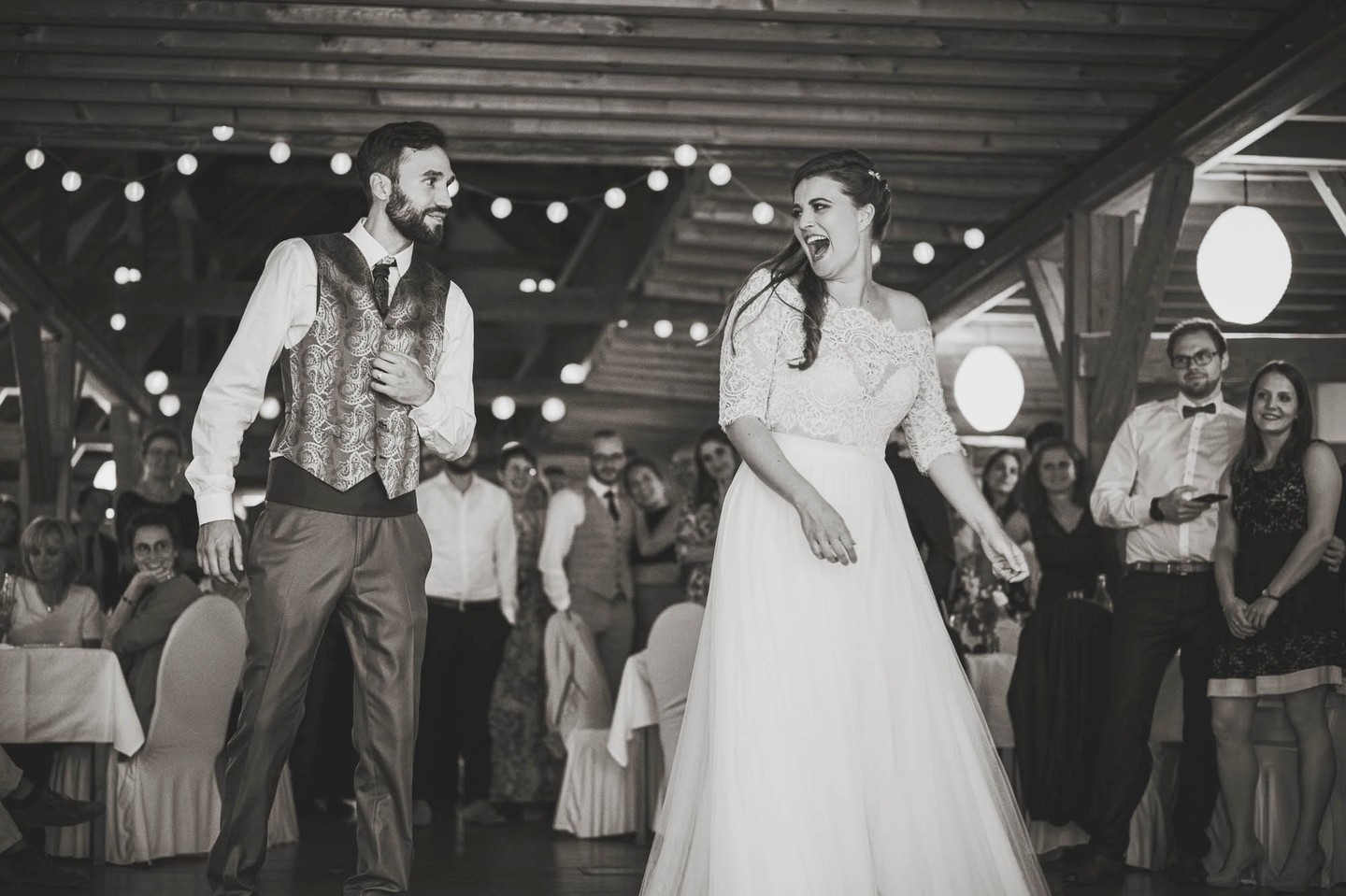 Hochzeit von Jana&Leander
#hochzeitsfotos #hochzeitsfotograf #hochzeitsreportage #weddingpics #weddingphotography #brautpaar #brautkleid #lookslikefilm #hochzeitsfotoswürzburg #hochzeitsfotograffrankfurt #hochzeitsfotografwürzburg #bridedance #bride #brautkleid #hochzeitstanz #hochzeitsfotografie #alterobstkeller @alter_obstkeller