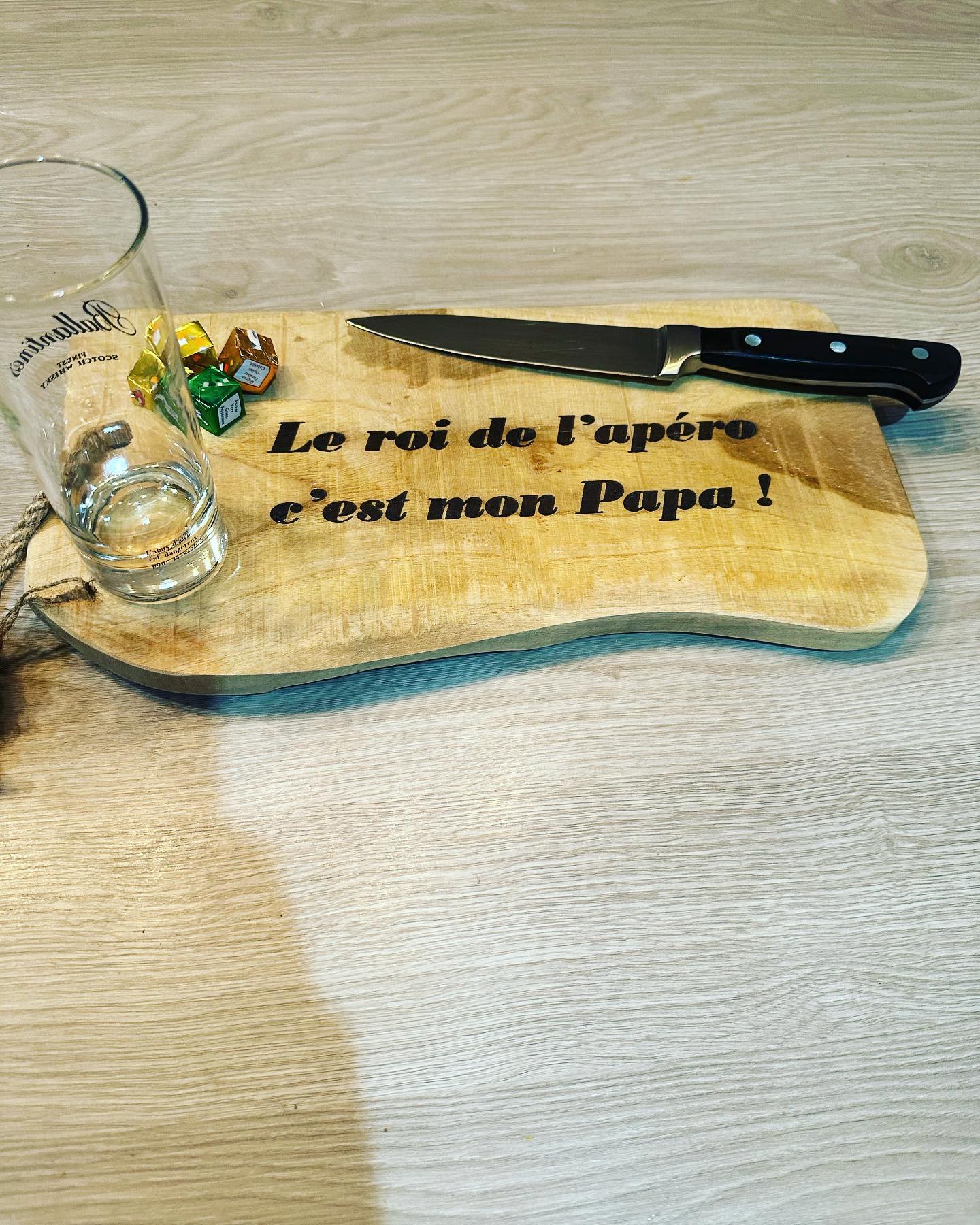 Les planches apéritives sont prêtes à être gravées, il n’est pas trop tard pour vos cadeaux de Noël les commandes peuvent être faite jusqu’au 18 pour réception avant Noël @mes_petites_krea_maygik www.mespetiteskreamaygik.fr