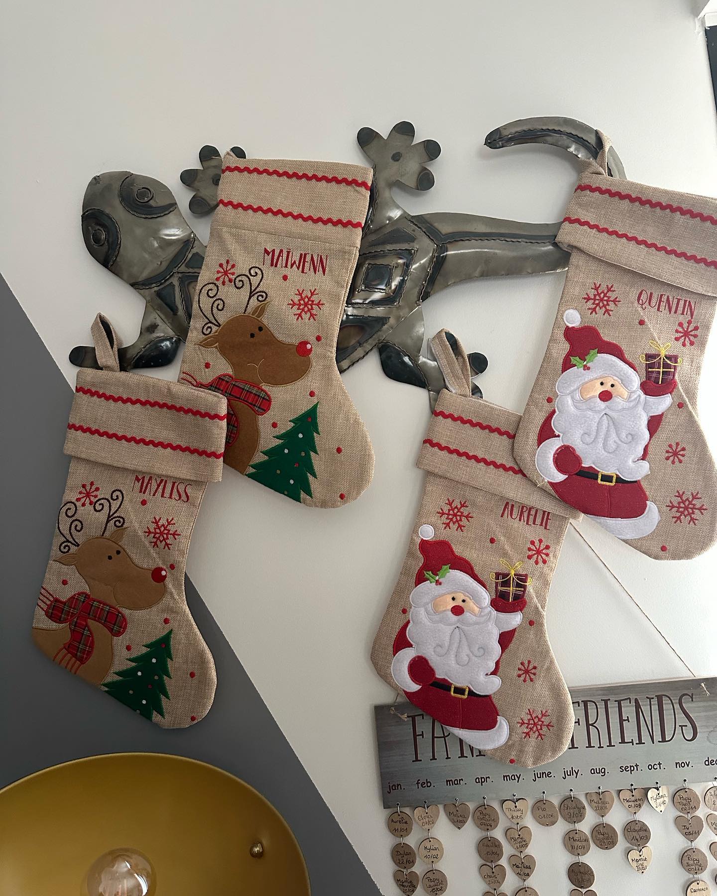 Les chaussettes de Noël arrivent vendredi elles seront disponibles sur le marché de Noël de dimanche