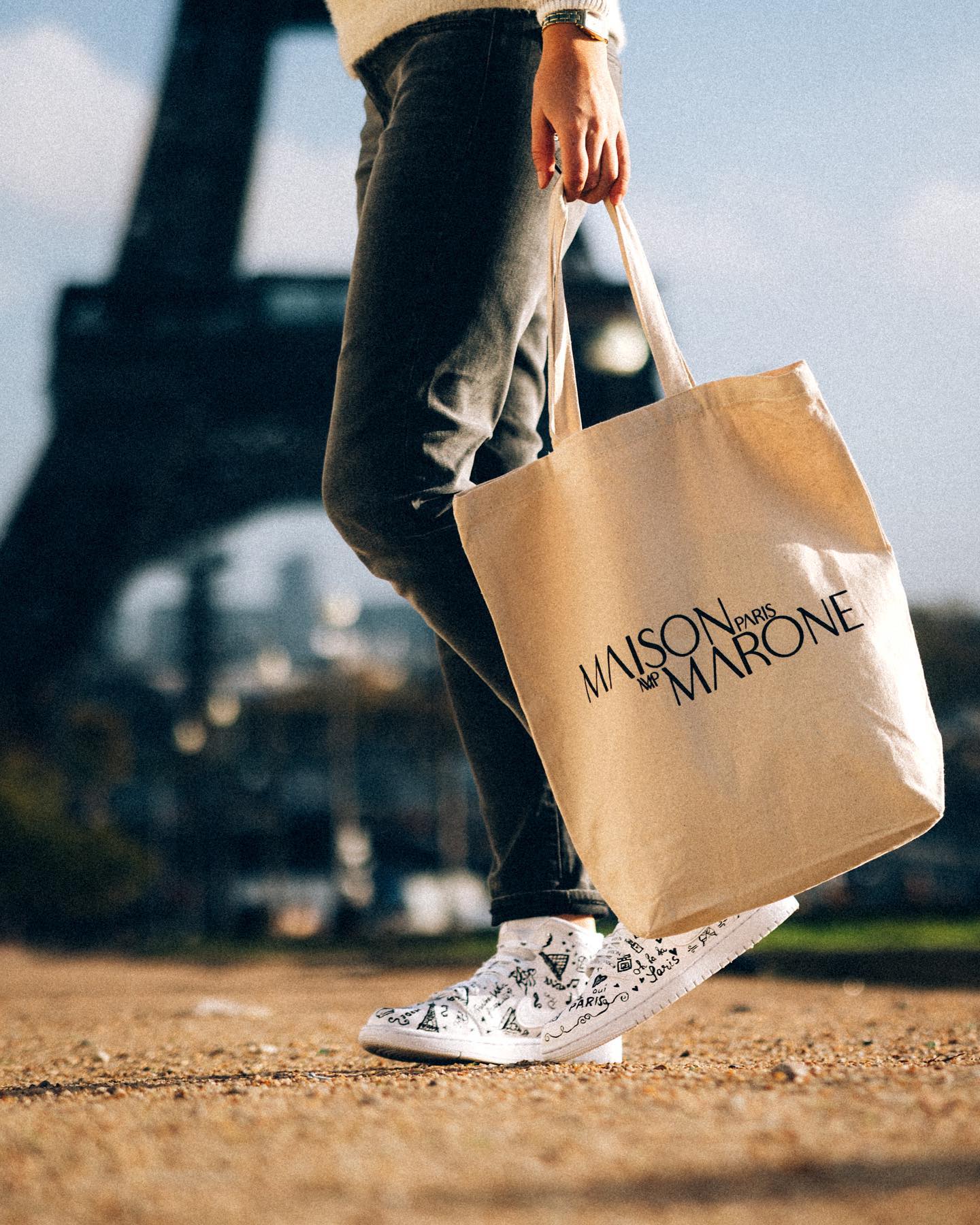Walk through Paris with our new Canvas Tote shopping bag โค๏ธ
#maisonmarone #shoppingbag #shopper #customfashion #new #fashion #totebag #eiffeltower #paris #parisfrance #parisfashionweek #parisfashion