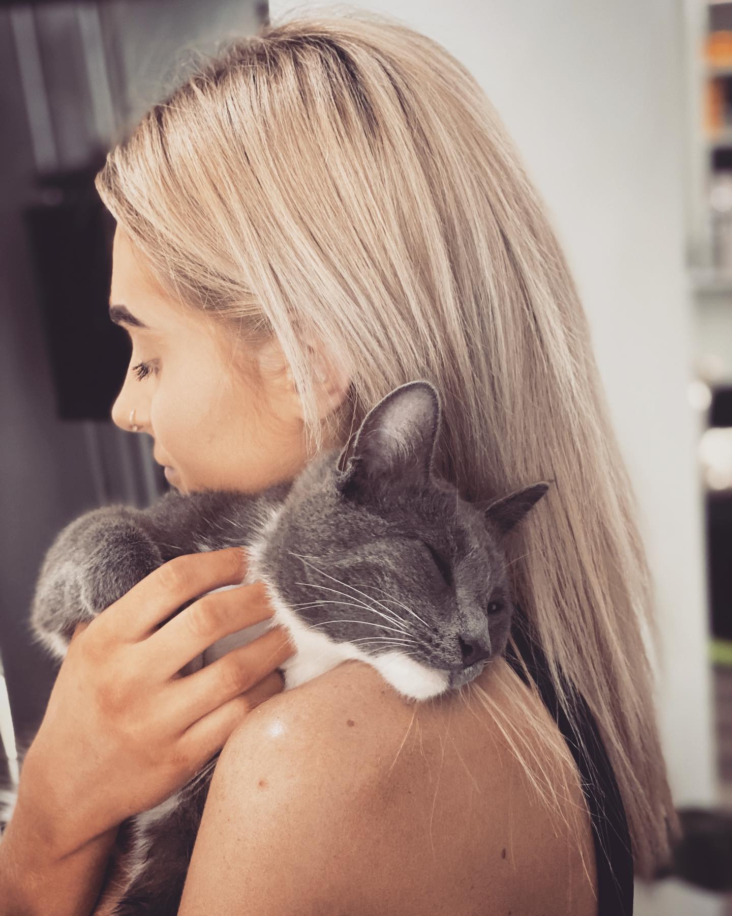 😍Animals. Reminding us everyday that love , loyalty & respect is shown with actions not words!
*
*
*
#loveanimals #paristhecat
#hairstyles #hairstylist #haircolour #hairdresser #hairgoals #hairfashion #hairoftheday #hairsalon #hairofinstagram #hairinspo #hairstyling #hairinspiration #hairporn #love #haircolourist #hairdresser #sucasahairartistry #newcastlensw #hairsalonadamstownnsw