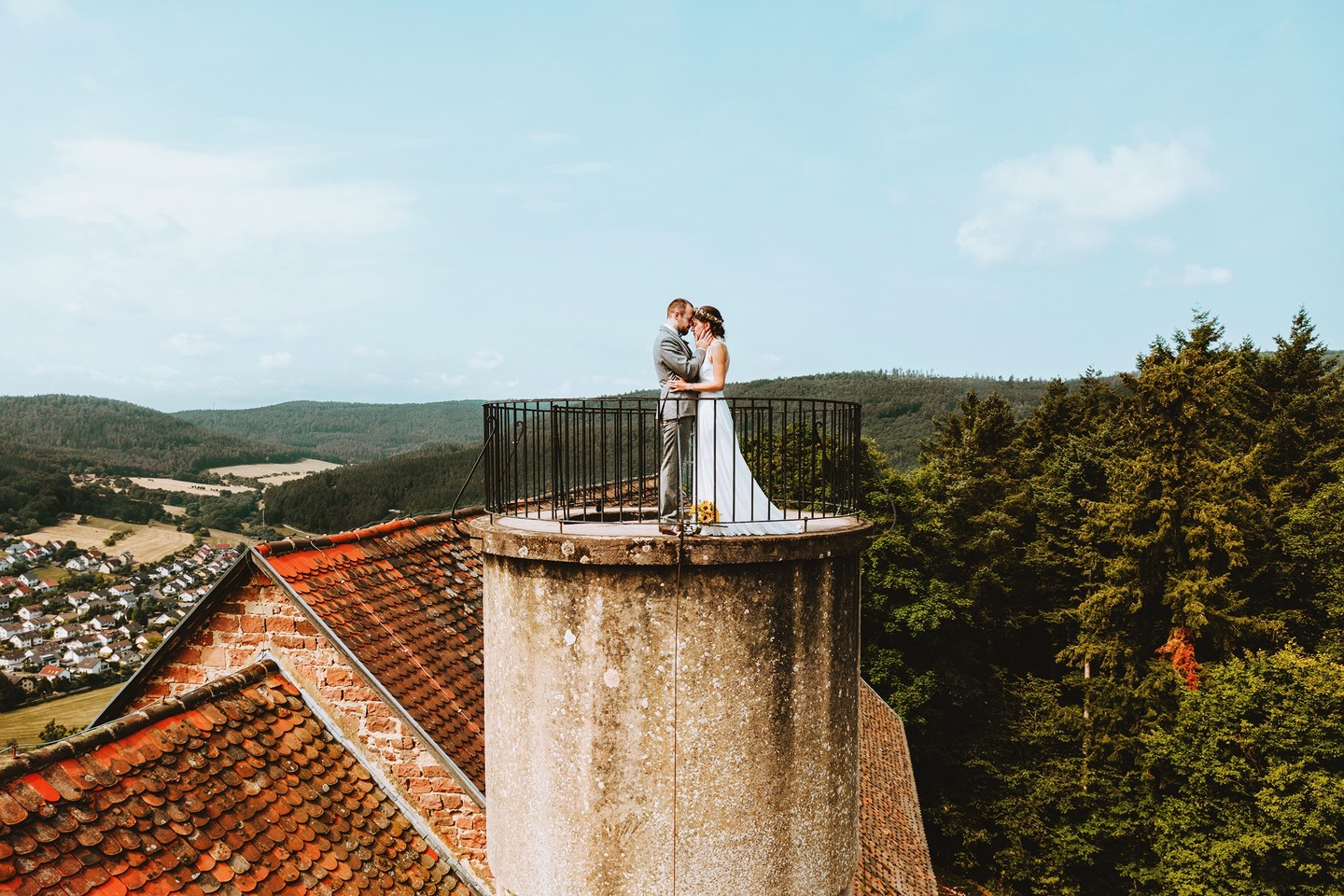 Hochzeit von Laura & Christoph.. #hochzeitsfotografie #hochzeit
#hochzeitsfotos #hochzeitsfotograf #hochzeitsreportage #weddingpics #weddingphotography #brautpaar #brautkleid #lookslikefilm #hochzeitsfotosfrankfurt #hochzeitsfotografiefrankfurt #hochzeitsfotograffrankfurt
#hochzeitsfotografie #Frankfurt #storytelling #weddingstory #amorbach #hochzeitamorbach #gotthard #burgruine @visitamorbach #dronephotography #drohnenfotografie @drone.globe #dji @djiglobal
