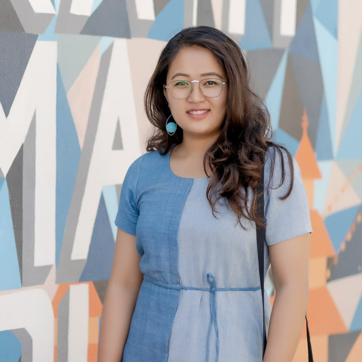 Nhu, meaning ‘new’ in Newari, is an upcycling and recycling Nepali brand established by Rashmi Tandukar.
The company uses leftover denim materials from factories and wholesalers, and old denim clothes to create products like wallets, masks, laptop sleeves, notebooks, and more.
Read my latest article using the link in bio.
#nepal #nhu #sustainable #sustainablebusiness #sustanability #jeans #denim #nepalbusiness #women #womenentrepreneur #womeninbusiness #womeninnepal #entrepreneurs #business #nepalgram #sakshireports