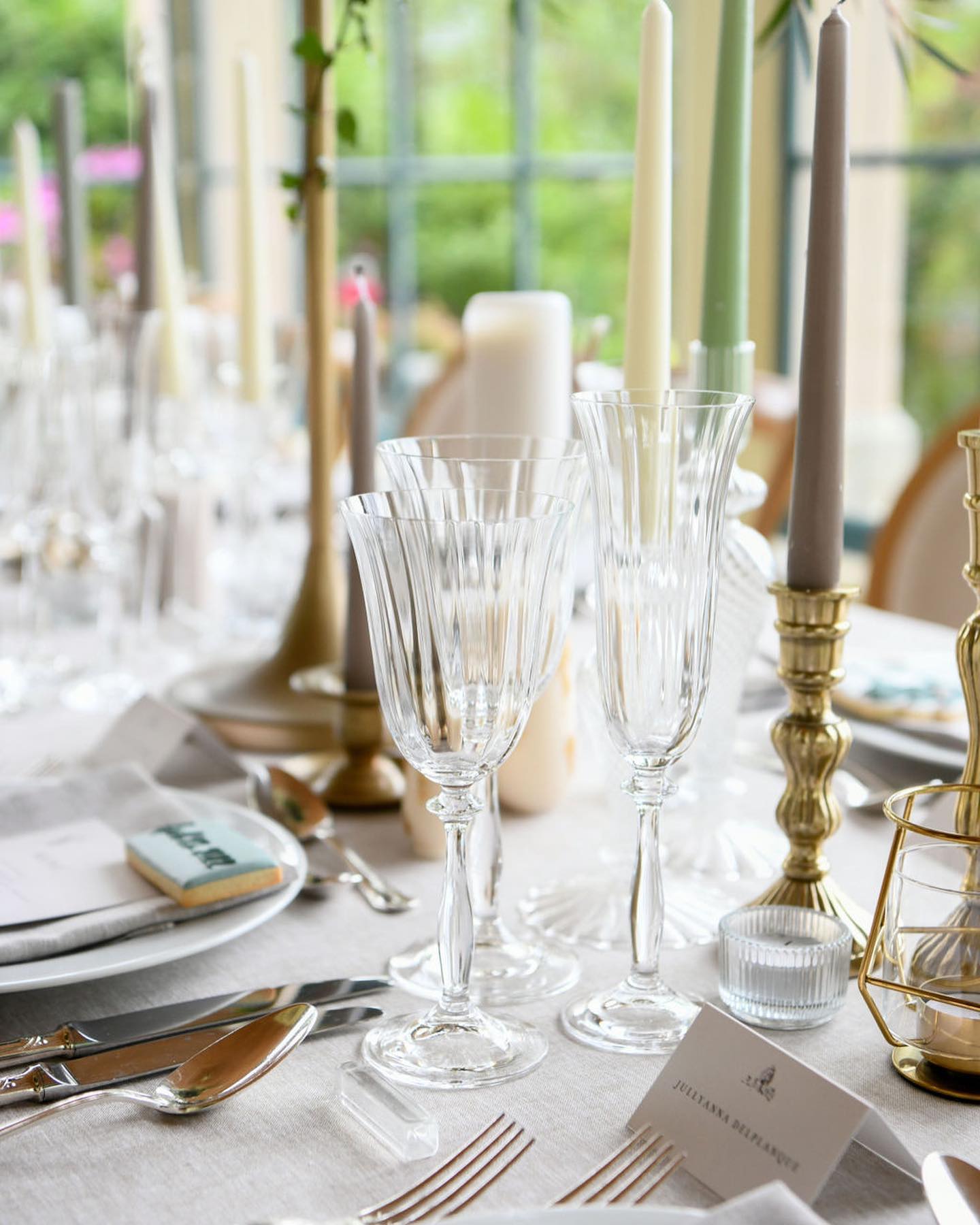 Details, details, details.
Planning: @bonjourweddings.fr
Photo: @missparisphoto
Catering: @chef_mathieu_ranea
Music: @apolloblueduo
Flowers: @botaniquebazar
Rentals: @maison_options
MUAH: @makeupbyjoleen
Assistant planner: @chloe.cnts
Venue: Domaine de la Sauge
Accommodation and rehearsal dinner: @hotel_mille_pas
#weddingdecor #weddingdesign #frenchweddingstyle