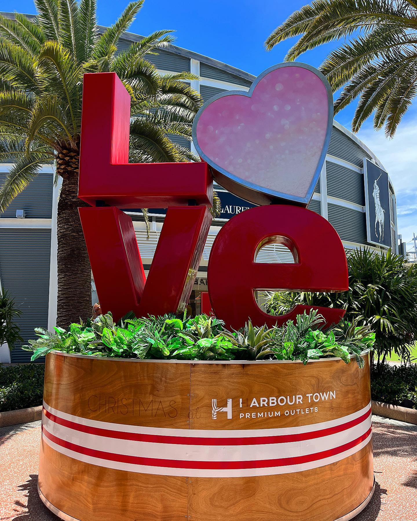 Who doesn’t love a good shopping spree at at an outlet shopping center? They got a good chunk of my $$ today. 😜💕🛍️
#shopping #fashion #outlet #outfits #designer #labels #shops #shoppingspree