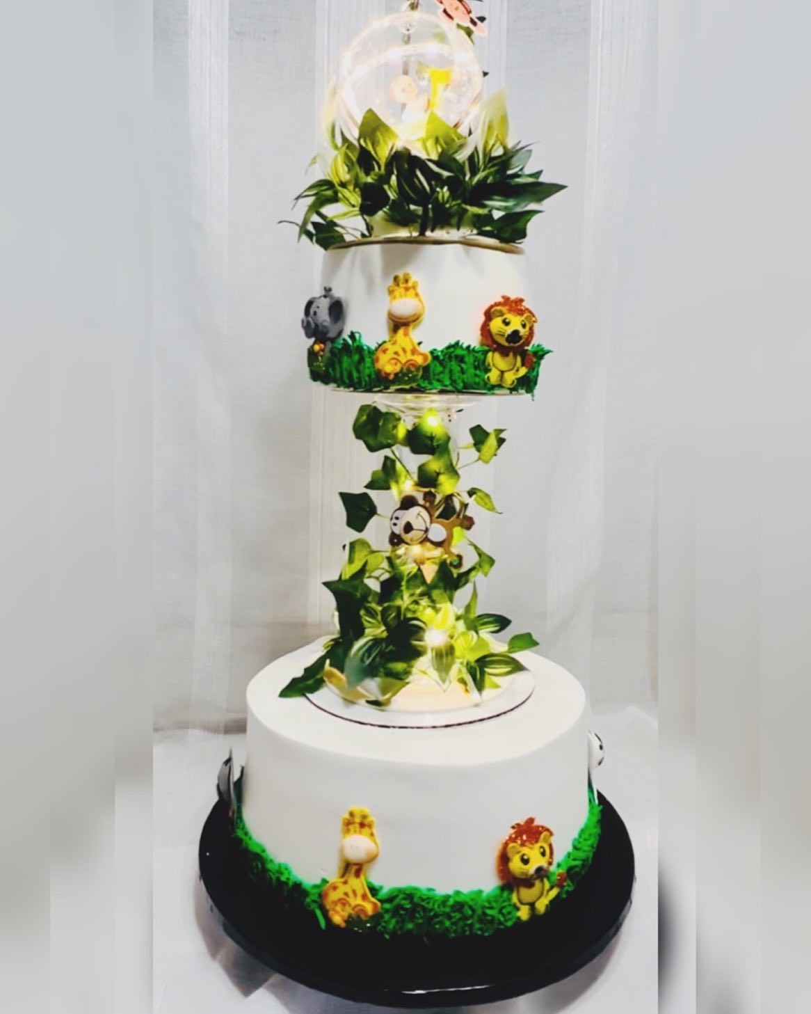 The sweet hope.
Tiene el pastel a su gusto
Pastel tema safari 🦁🐵🦒🦓🐘
Pastel 4 en 1 chocoflan 🥮 con relleno de fresas con queso Philadelphia y pan de 3 leches .
Pasteles y postres personalizados.
Con un toque dulce y único .
Para tu persona especial.
Llámanos para más información al 📞(312) 694-5275 o visita nuestra página 🌎 https://www.thesweethope.com
.
.
.
.
.
#thesweethope #pasteles #reposteria #reposteriapersonalizada #sweets #sweettooth #postrescaseros #chicagofoodie #foodtravel