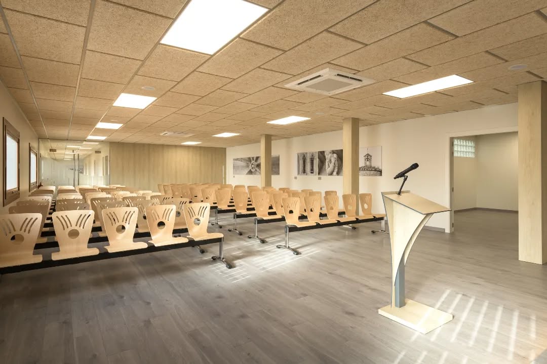 Fotografies finals del tanatori de Cervera J.Torné
📸 Marc Castellà Bové
#projectesdiferents #arquitecturainterior #arquitectura #interiors #interiordesign