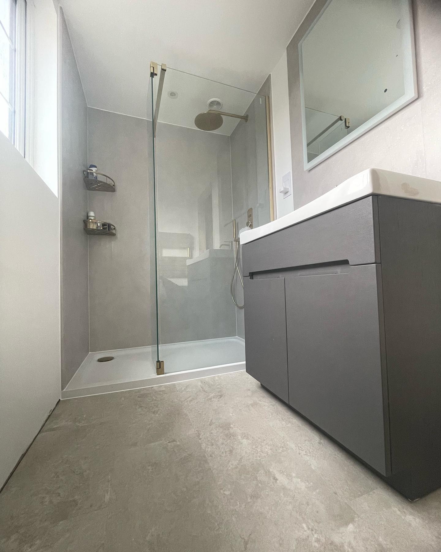 New en-suite done for Christmas love the brass 🚿
.
.
.
.
.
#plumb #plumbing #plumbproud #plumblife #plumber #plumbinglife #brass #brassshower #plumbingchippingsodbury #plumbinglife👷 #plumbingporn #plumbingwork #plumbing101 #bathrooms #bathroomdesign #brassbathroomfixtures #brassbathroom #brassbathroomaccessories