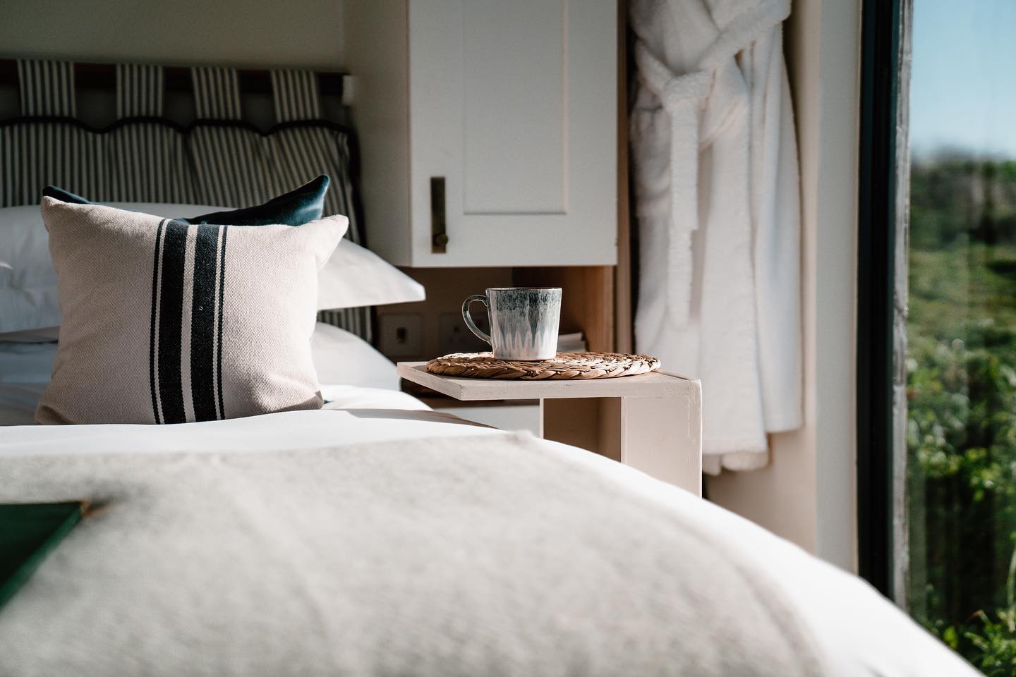 Tea in bed… snuggled in a duvet and wrapped in a fluffy dressing gown looking out on frosty Devon countryside… the simple things in life are just the best! 🌿
Calendar launched for 2023 and gift vouchers available
📷 @hwatertonphotography
#escapetotheland #devon #cabins #cosy #teainbed #staycation