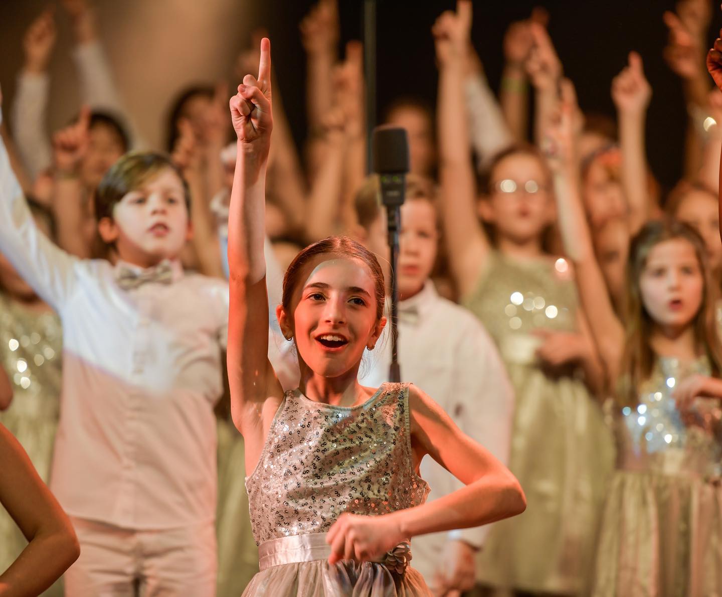 Frohe und gesegnete Weihnachten von unseren SpotLight Kids! Denn ein König schenkt uns sein Licht! 👑🌟 #kidsofthelight #christmas #ptl