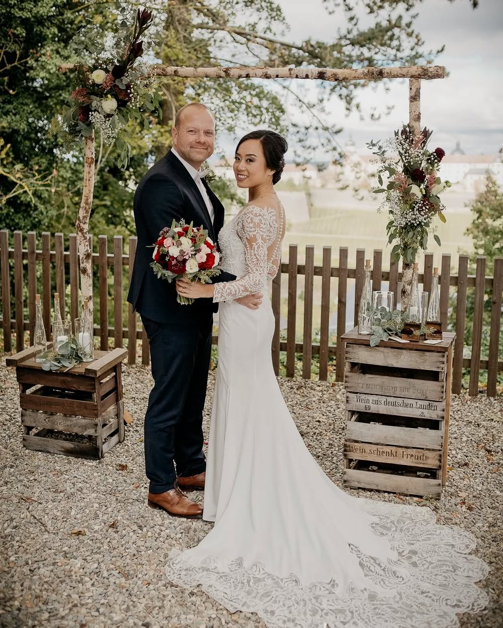#herbsthochzeit #nikolaushofwürzburg #freietrauung #hochzeit #outdoor #trauungmitaussicht #whataview #würzbug #hochzeitwürzburg