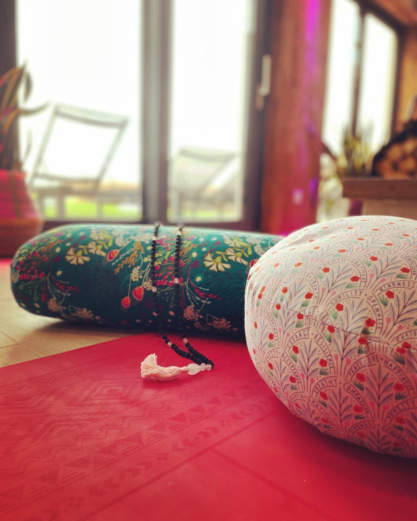 Morning Flow… mit Balance und Dankbarkeit das Jahr beenden.
Erstaunlich was das Leben manchmal für einen vorgesehen hat.
Ich in jedem Fall bin voller Vorfreude auf dass was da noch auf mich wartet.
Euch allen einen guten Rutsch in ein erfolgreiches, gesundes und glückliches neues Jahr 💚🥳
#happyandhealthy #yoga #selbstvertrauen #dankbarkeit #gutefreunde #familie #yogajedentag #yogalehrerin #weitblick