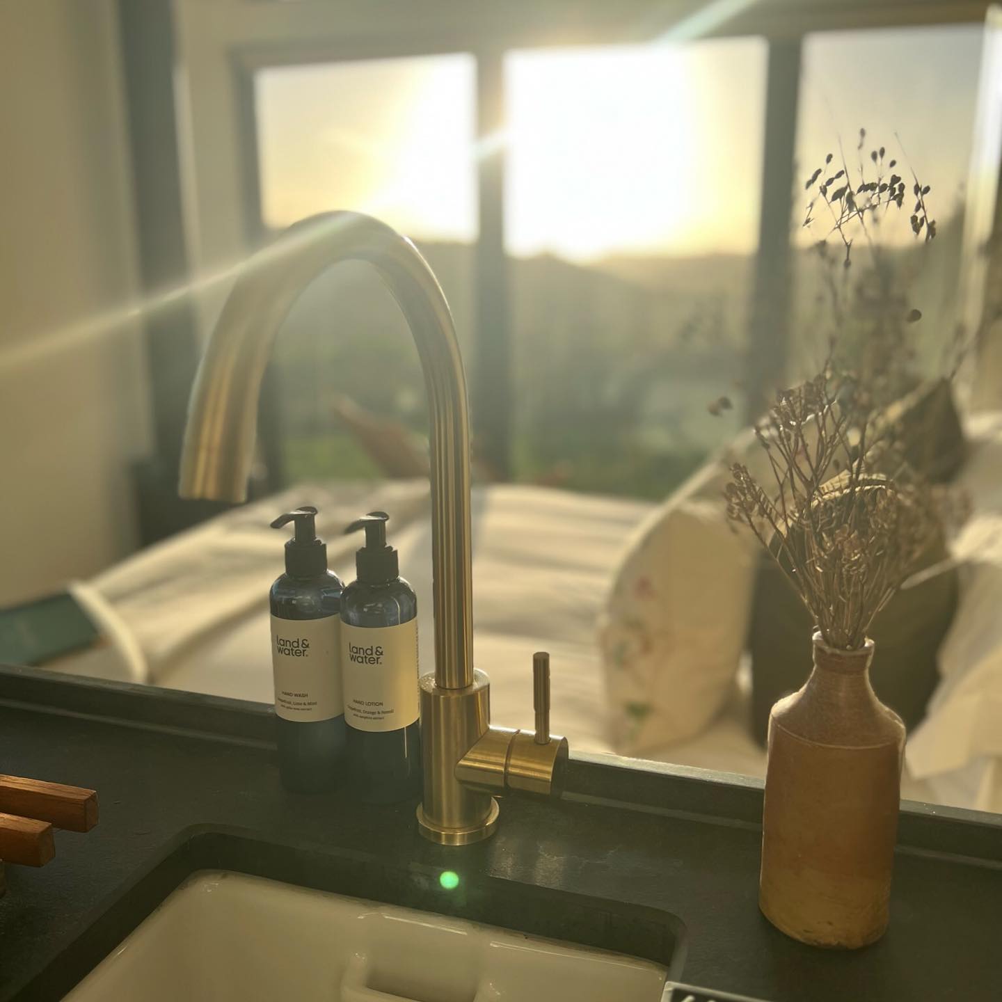 Sunny winter evenings at Slate Park Cabin 🌿
2023 calendar now open for escapes to the South Devon coastline
#escapetotheland #cabin #devon #hottub #cosy #ruralretreat #secluded