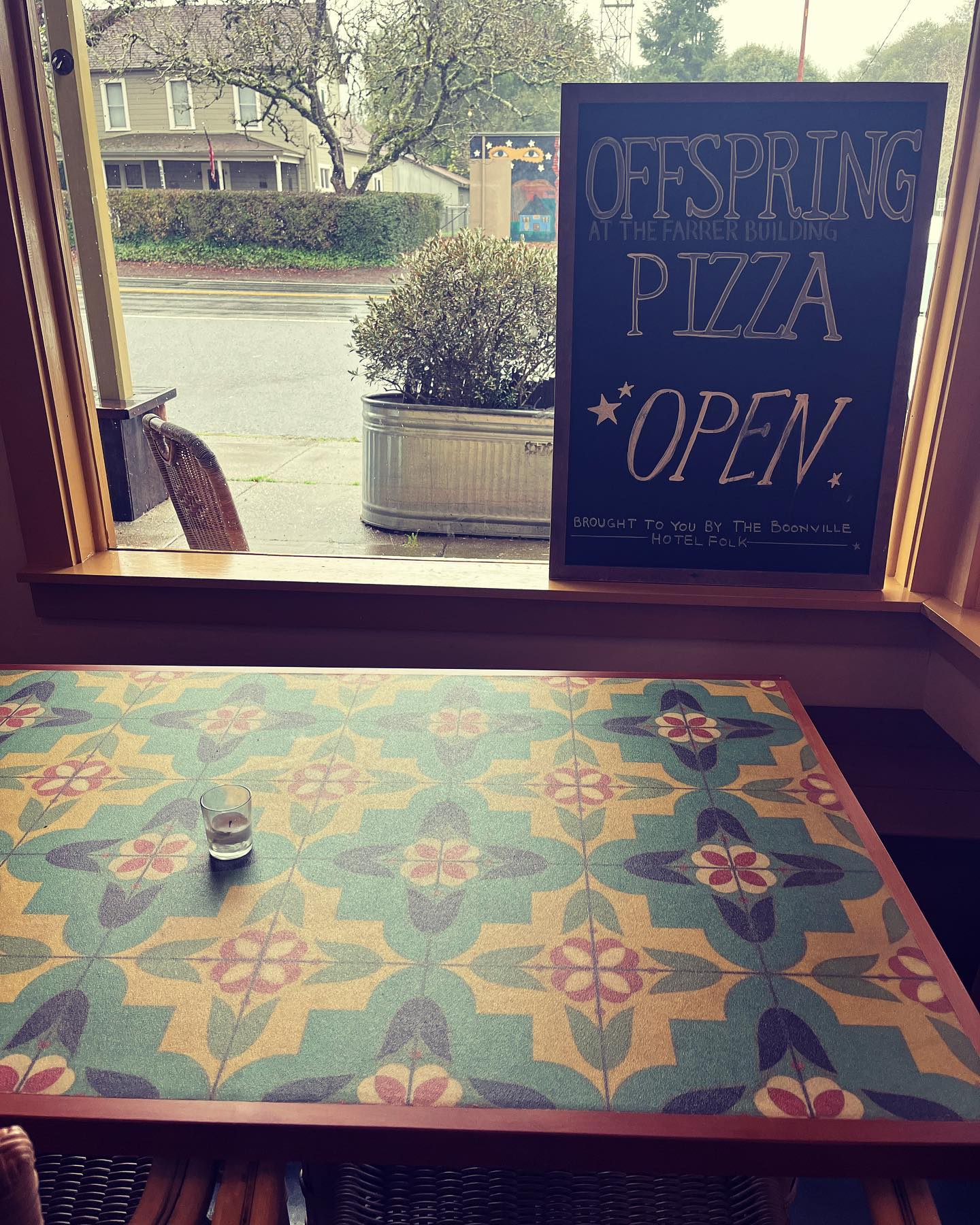 We have some swanky new tables at Offspring for you to all enjoy your pizza on. Designed by Johnny and built by Wally. Enjoy!!
#offspringpizza
#johnnyschmittdesign
#wallyisthebest
#ruralethos