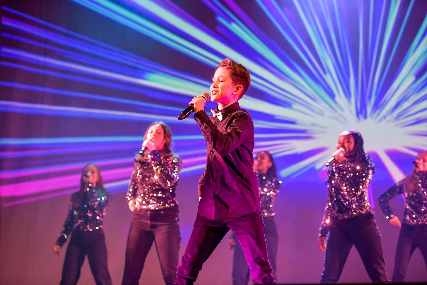 When the praises go up, the blessings come down!
#praisehabit #sdg #paulgibtgas @gospelprojektruhr