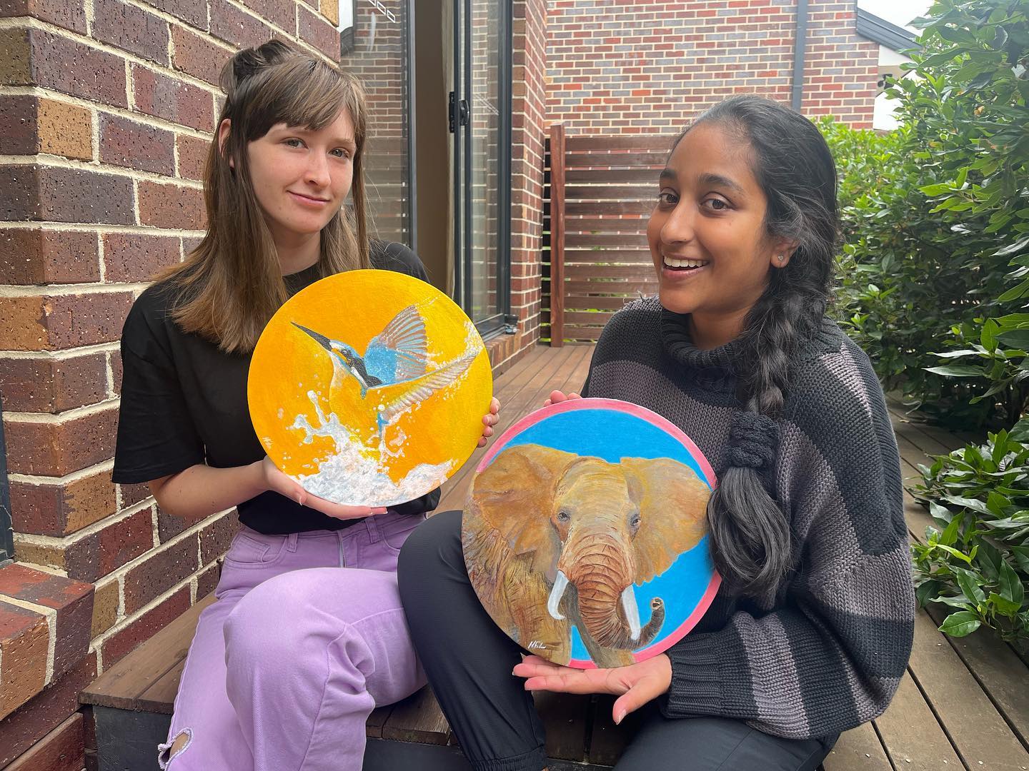 I’m happy these two didn’t take too much persuading to have a photo with their art pieces 😄
I’m so glad you like your gifts guys ✨
#friends#artgifts#elephant#africanelephant#kingfisher#roundcanvas#christmasgifts#favouriteanimals