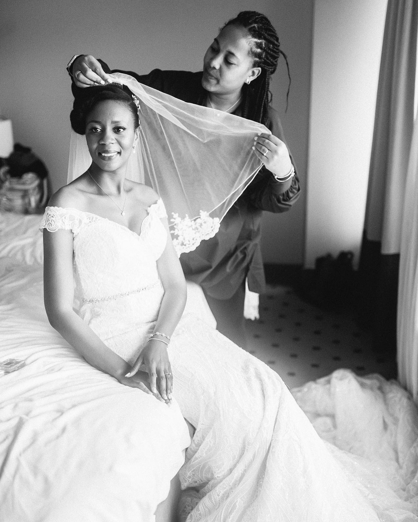 Leanne is getting ready 😊
…
#bridalshoot #bridegettingready #bridalmakeup #bridalhair #londonweddingphotographer