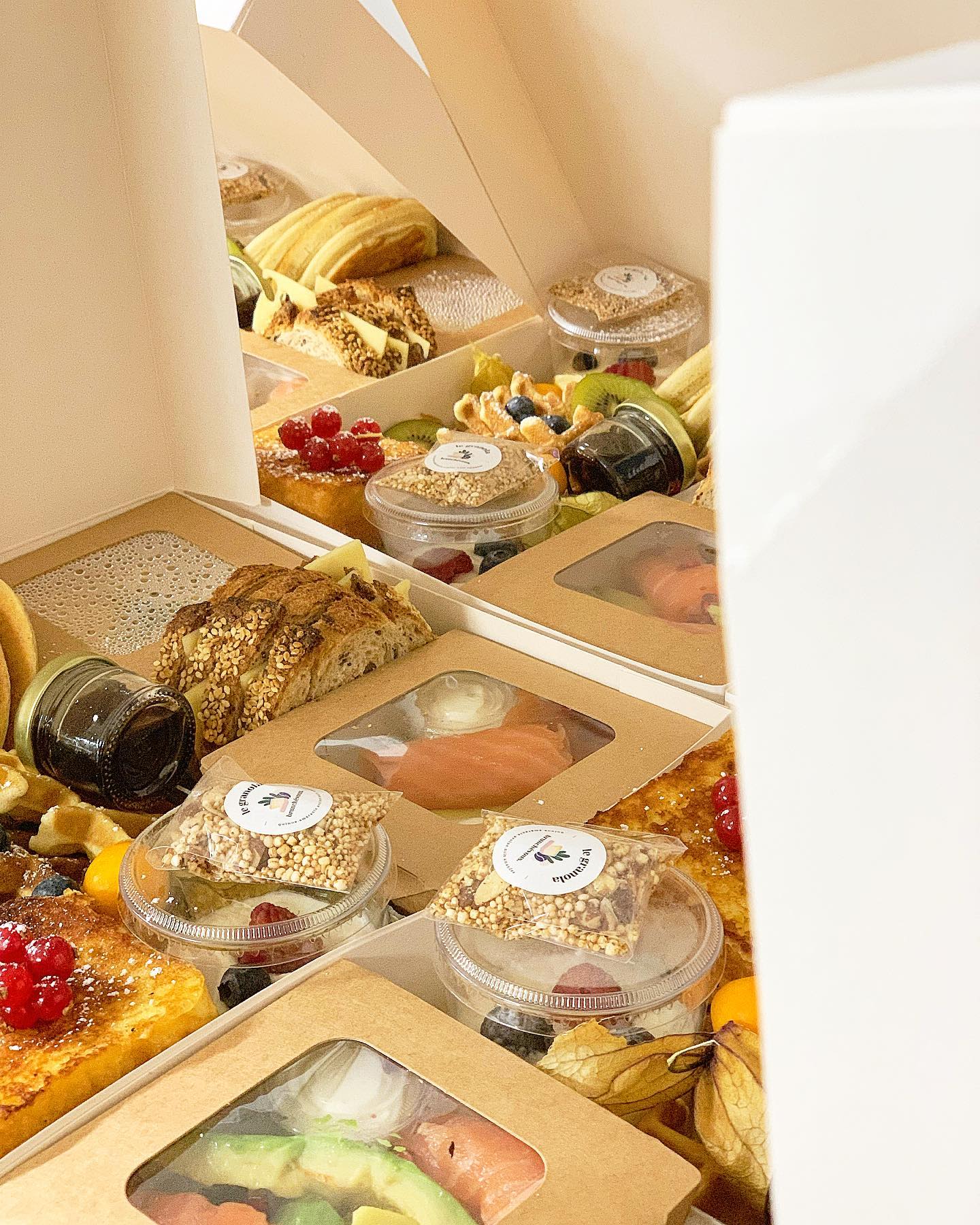 On sâapproche, tout doucement, ⊠des 2 ansđ
#brunchevous #brunchbox #biscuits #food #foodinstagram #brunch #brunchtime #brunchhautesavoie #brunchdudimanche #event #saintcergues #stcergues #machilly #juvigny #veigy #veigyfoncenex #loisin #lucinges #bonsenchablais #douvaine #villelagrand #fillinges #nangy #bonne #ballaison #cranvessales