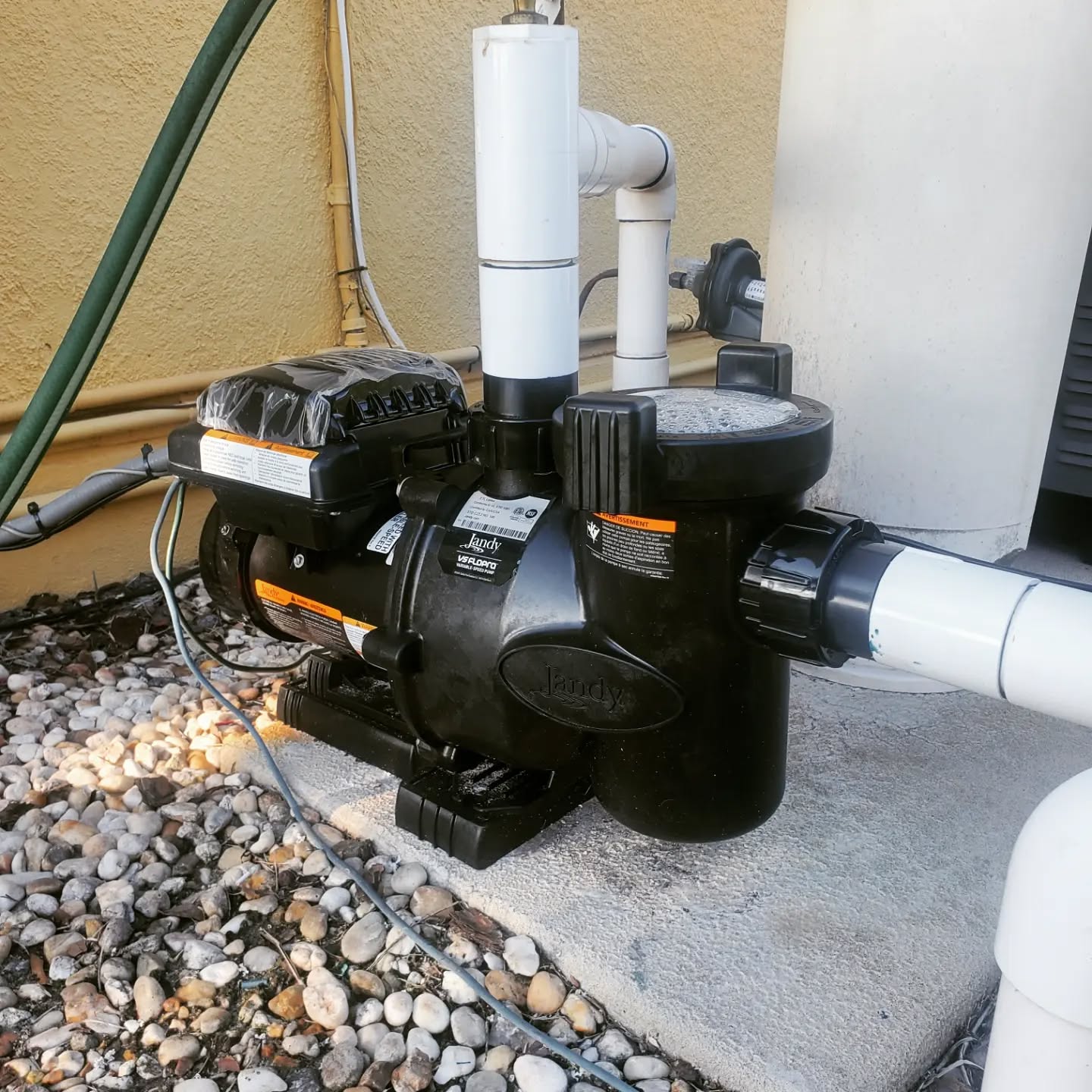 Jandy FloPro, Jandy JXI260P, and Jandy Air Blower installed at this client's home. 3 parts = 3 years warranty! #jandypoolproducts
