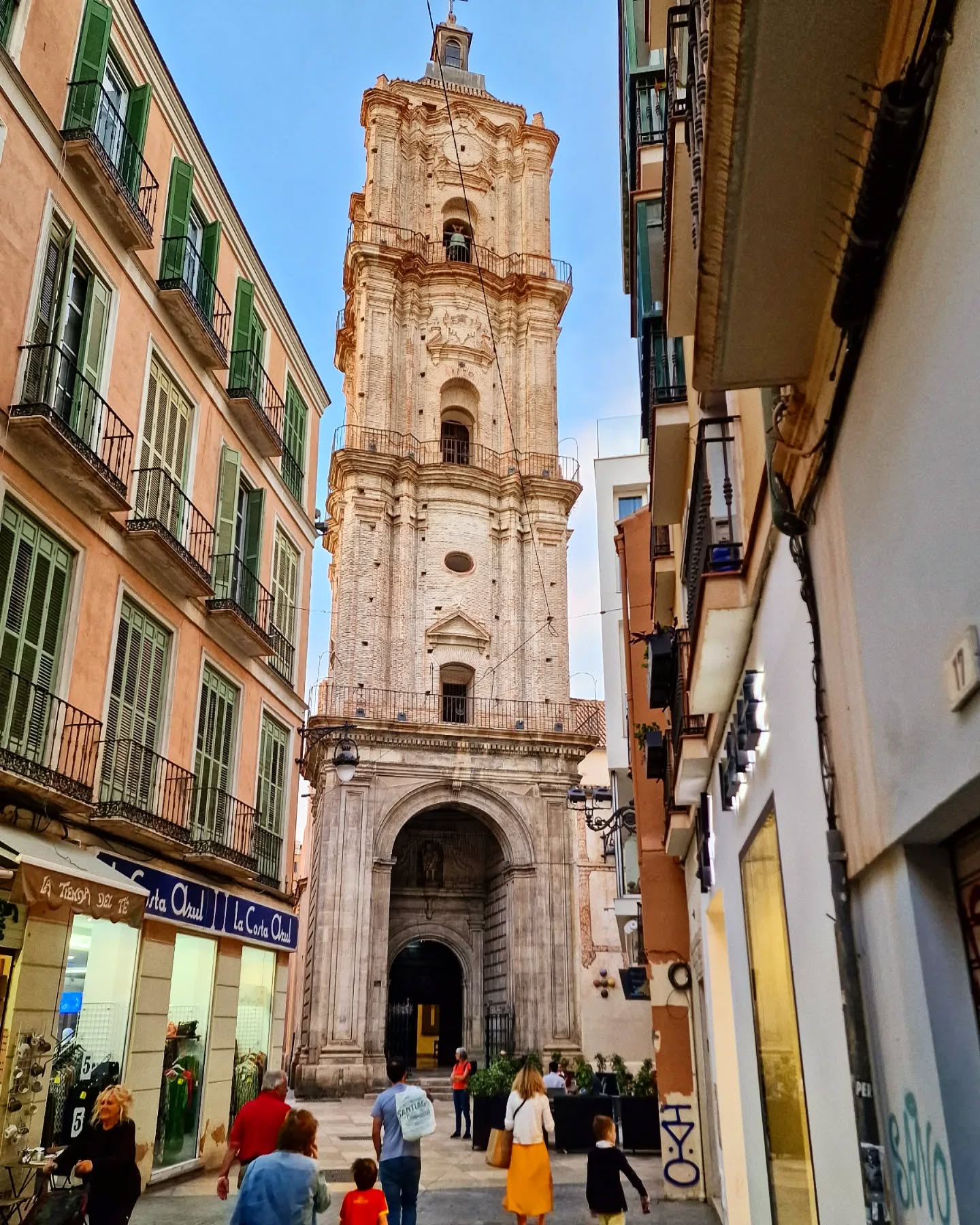 Streets of Málaga 📍 Calle San Juan
⛪️ Iglesia de San Juan Bautista
❗️ San Juan Church is one of the four churches that Ferdinand and Isabella founded in 1487, after successfully reconquering Málaga. It has undergone multiple architectural changes and periodic restorations over the years. Most notably, the earthquake in 1680 damaged the structure, including the tower. The reconstruction was completed in 1780. As late as 1999, the Church was renovated and returned to its appearance of the 18th century.
.
.
.
.
.
#lovingmalaga #malaga #malagalife #malagaturismo #malagaspain #málaga #malagatoday #andalucia #ckmalagalife #ok_malaga #ok_andalucia #españa #spain #estaes_malaga #visitspain #visitmalaga #costadelsol #ok_spain #photosofmalaga #malagaconacento #spain_all_pics #euinspi #church #travel #travelphotography #livelovespain #lifeofspain #ilovespain #enamoratedemalaga #history