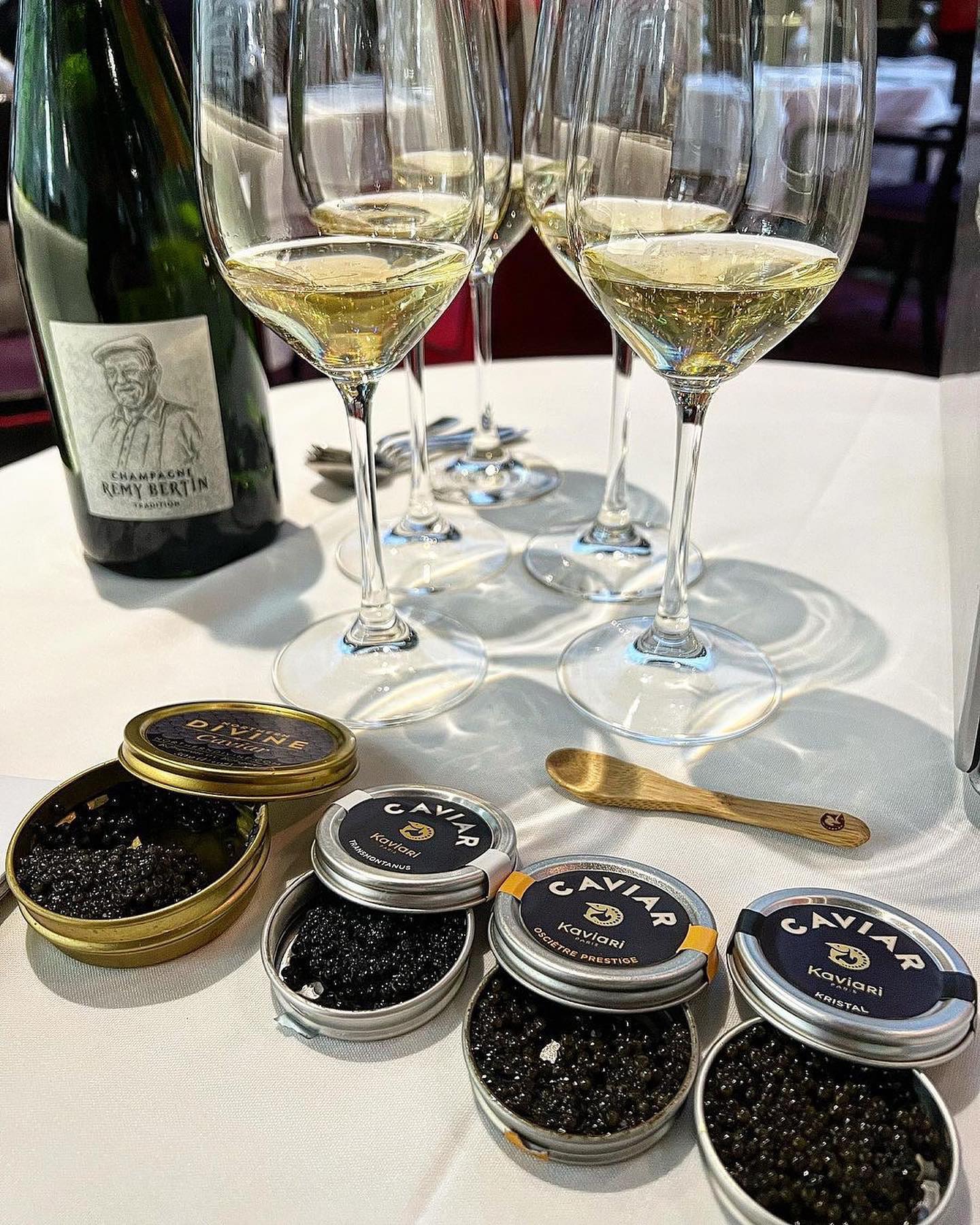 Dégustation de caviar avec la brigade #saintamour 😍😋
