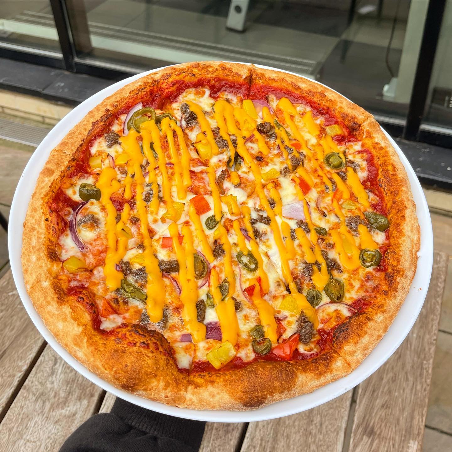 Pssstttt every TUESDAY - FRIDAY we have 25% OFF FOOD 🥳🤤
Forget the January blues and get treat yourself to some delicious food .
Featuring the Tex Mex ; our DD house tomato sauce topped with mozzarella cheese , spicy beef, onions, mixed peppers, jalapeño and drizzled in nacho cheese sauce 🍕🤤🥳🚨
#pizza #food #foodporn #pizzalover #foodie #pizzatime #instafood #texmex #newyork #pizzalovers #football #pizzeria #foodblogger #londonfoodmarket #foodlover #yummy #london #delicious #ny #instagood #love #restaurant #dinner #pizzagram #stratford #sportsbar #burger #cheese #pizzas #freshdough