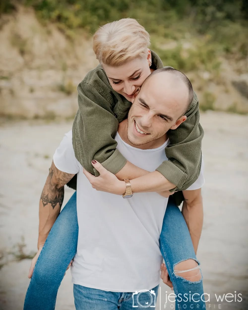 #liebswennpaarespontansind #nichtimmerstandartposen #lustigesshooting #natürlichepaarfotografie #rhönistschön #sowieihrseid