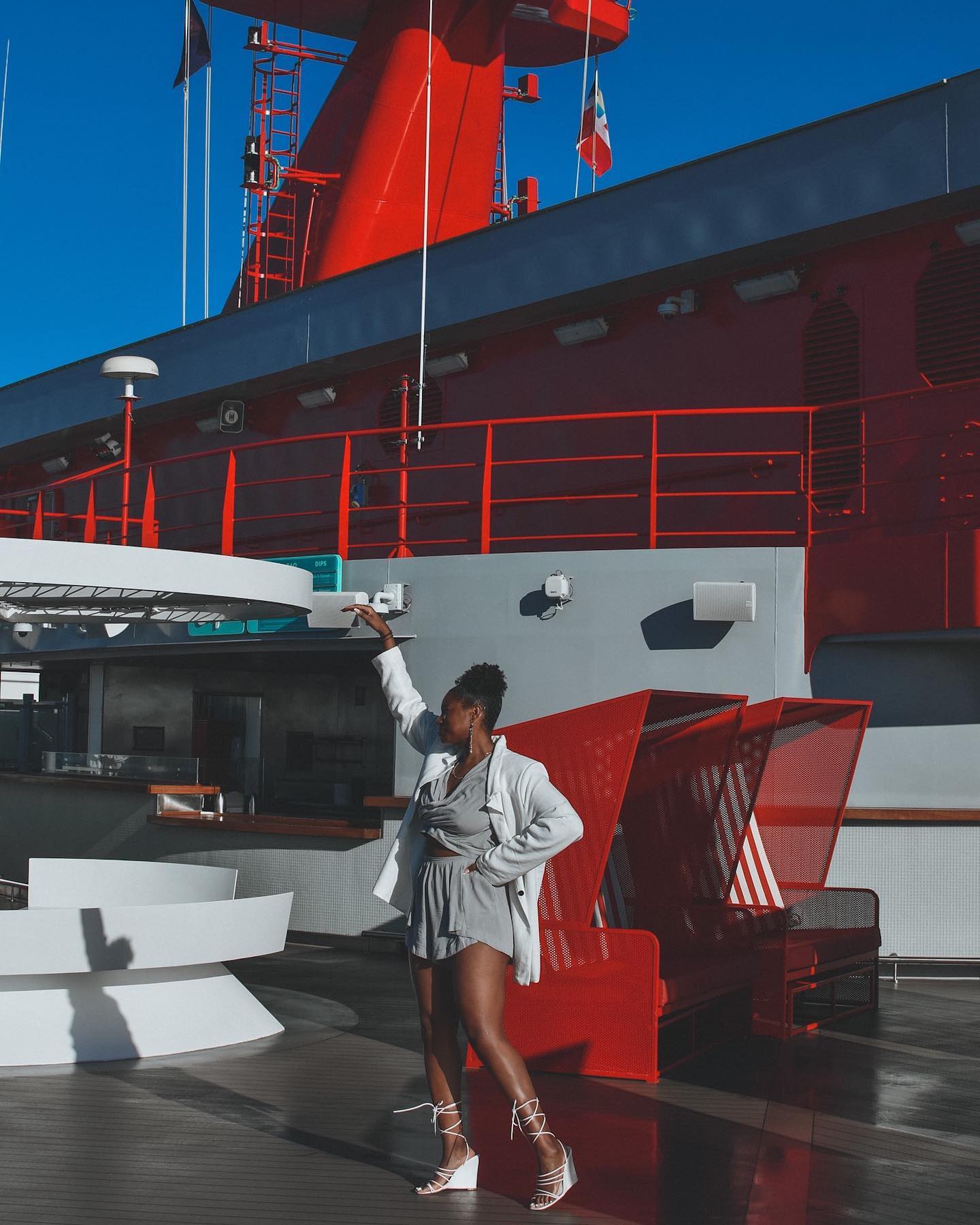 You can dress up or down on any @virginvoyages cruise ship. I, obviously 🙄, dressed up!!! I LOVE that it’s adults only and an in-app agenda filled with activities. Very organized. Love that for me. Set is from @saboskirt and heels & white linen blazer is from @prettylittlething