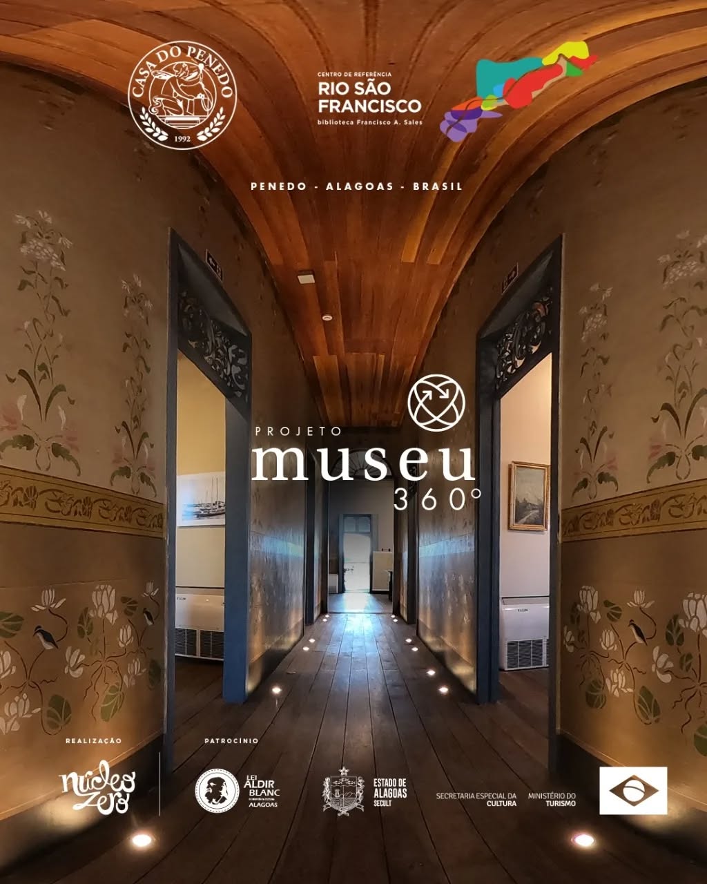 A visitação em 360 do Museu Casa do Penedo é mais um trabalho assinado pelo estúdio Núcleo Zero, que há quase duas décadas se dedica ao trabalho de produção de conteúdo cultural em diversas plataformas tecnológicas. O projeto teve a consultoria de @jean_lenzi, diretor da Fundação Casa do Penedo.
A ideia é dotar a cidade de ações criativas que fortaleçam a economia da cultura e do turismo com o auxílio das tecnologias que ampliam e dão visibilidade ao rico patrimônio cultural que se tem preservado e que tanto dá destaque e orgulho ao estado de Alagoas.
MUSEU CASA DO PENEDO
Fundado em 1992, o Museu Casa do Penedo é um equipamento cultural que reúne um considerável acervo referencial de valor incalculável para a história do baixo São Francisco, com especial atenção à cidade do Penedo. Mantém exposições permanentes sobre o rio São Francisco além das principais características que dão destaque à cidade na formação social, política, educacional e artística do país.
Centro de Referência do Rio São Francisco - Biblioteca F.A.SALES
Parte integrante da Fundação Casa do Penedo, a Biblioteca F.A.SALLES reúne acervo documental, iconográfico e bibliográfico de aproximadamente 60 a mil volumes, além do Centro de Referência do Rio São Francisco, espaço dedicado ao estudo e à pesquisa do Rio São Francisco.
O projeto de visitação 360 da Casa do Penedo conta com o apoio financeiro do Governo de Alagoas, através da Secretaria de Estado da Cultura, via Lei Aldir Blanc, direcionada pela Secretaria Especial da Cultura do Ministério do Turismo, Governo Federal.
https://www.nucleozero.com.br/projetofcp
Link na Bio 👆
@nucleozero_
@museudorio
@fundacao_casa_do_penedo
-
#casadopenedo #museucasadopenedo #museu360º #passeio360 #penedo #visitePenedo #cultura #patrimonio #alagoas #nordeste #brasil
