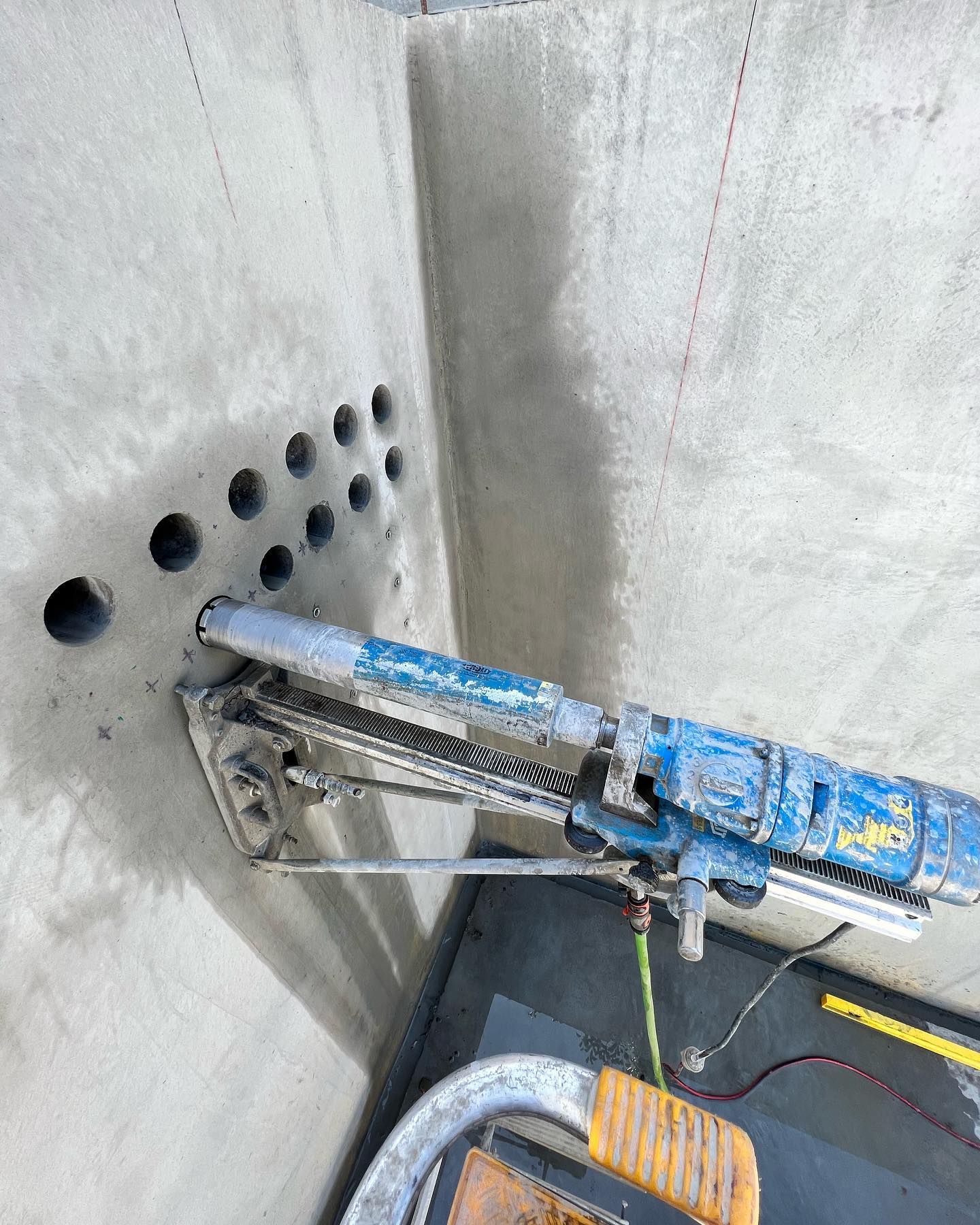 Core holes to fit plumbing into a pool.
#cuttingforce #cutting #tyrolit #hilti #australia #melbourne #gippsland #traralgon #coredrilling #cutting #grinding #concrete #scaning #flushcutting
#ringsawing #wiresawing #handsawing #roadsawing #generator #furphy #site #construction