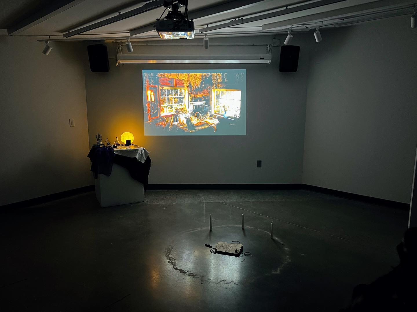 A small installation I created for my Idea Lab class. A witch’s home.
#art #artist #fineart #fantasyart #installation #installationart