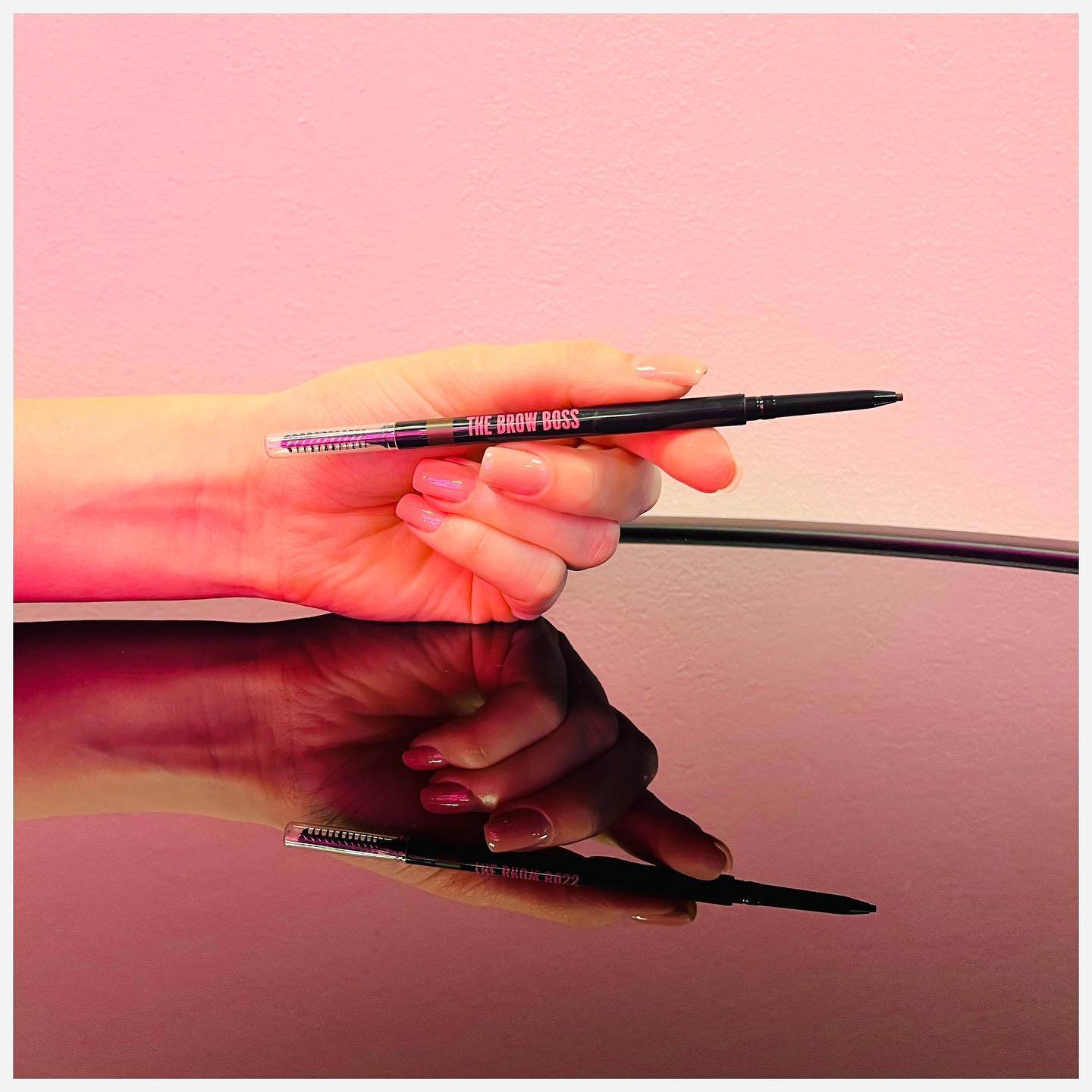 BROW PENCIL 🤎 our bestseller⚡️
to fill in your eyebrows perfectly✍🏼
#browpencil #thebrowbossmakeup #thebrowbossnl #browmakeup #browartist #browboss #browbar #thebrowbossutrecht #thebrowbossgeldermalsen