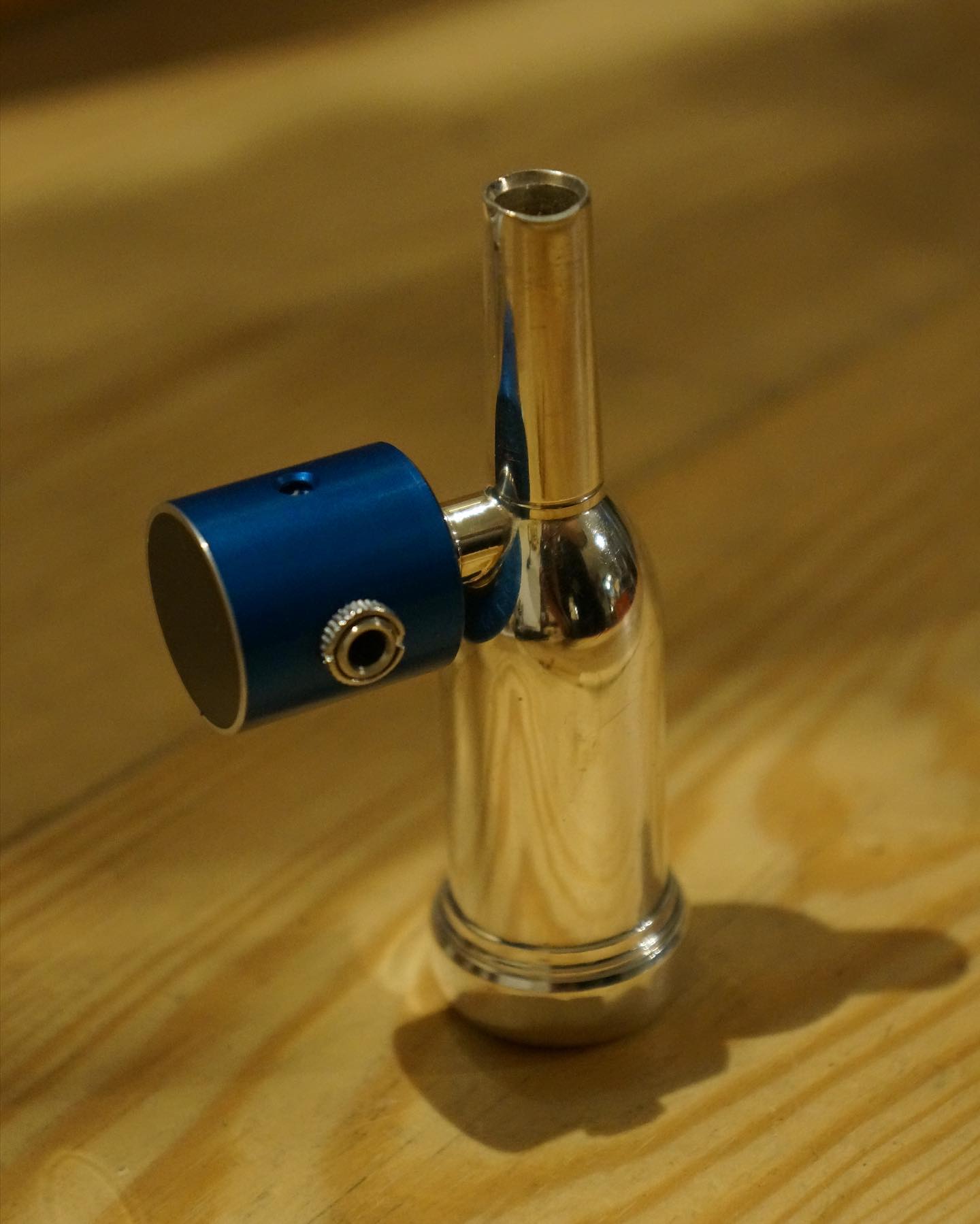 Manchmal muss es eben auch Blech sein. Eine Modifizierung eines Trompetenmundstücks zur Verwendung eines PiezoBarrel P9 Tonabnehmers. #piezobarrel #trumpetlovers #tonabnehmer #handwerk #neukoelln #trompete #