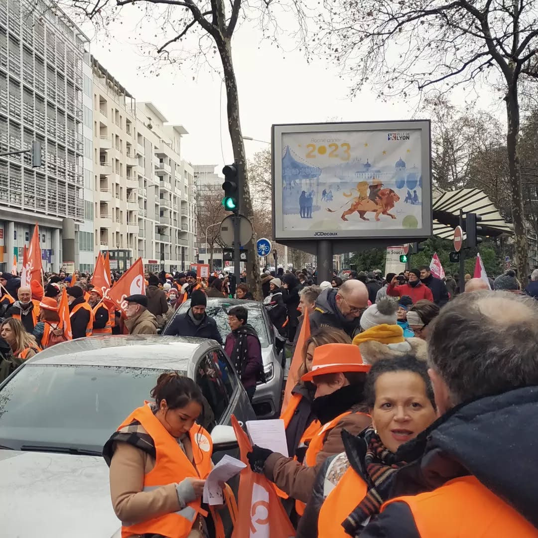 Jeudi dernier j'ai invité quelques copains pour venir voir mes affiches dans la rue.. 🙂
#manifestation #retraite #voeux2023 #lyon #watercolor #villedelyon
