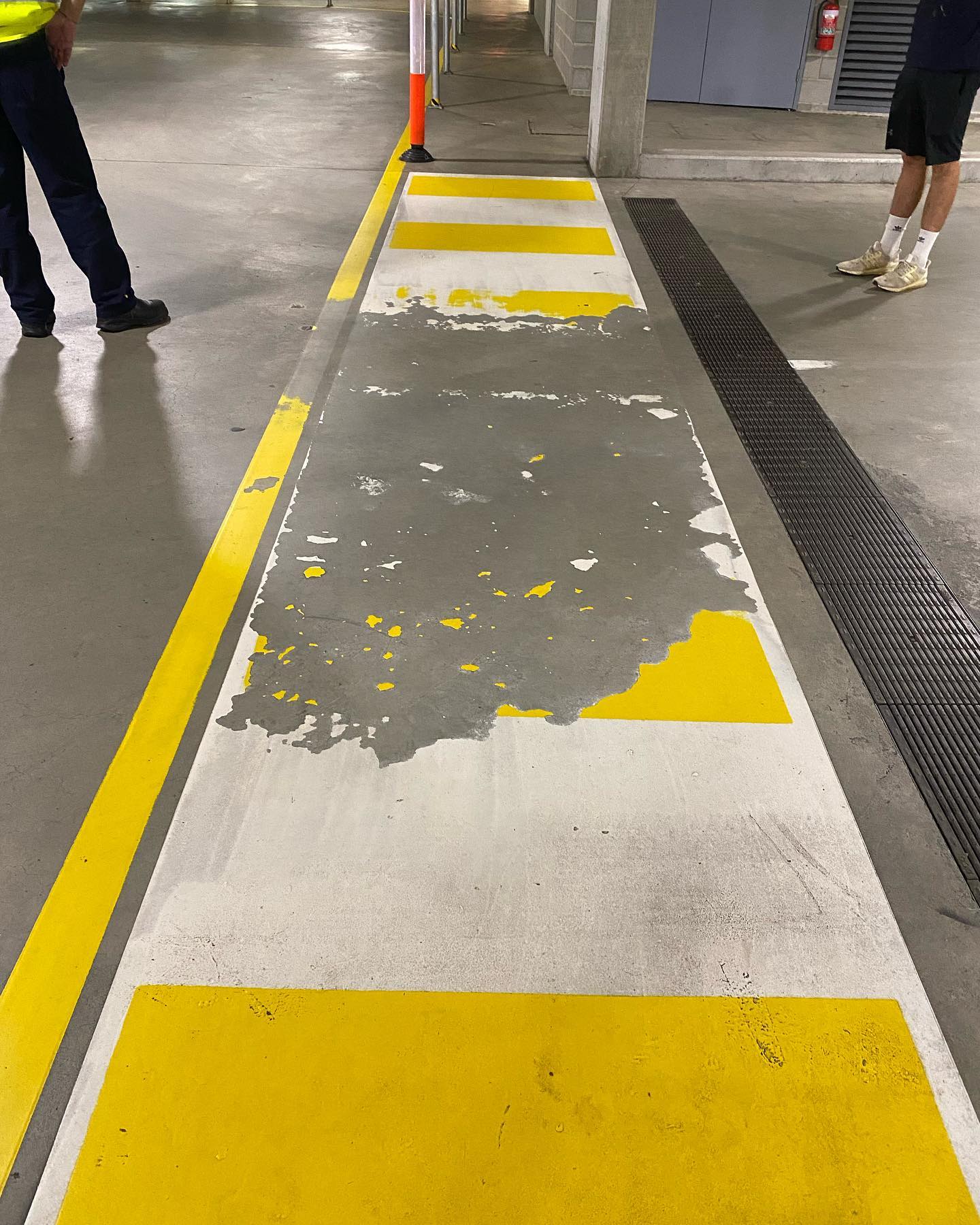 Grinding existing paint off concrete ready for Tony and the team to freshen those lines up. If you require any lines marking please contact @actionlinemarking
#cuttingforce #cutting #tyrolit #hilti #australia #melbourne #gippsland #traralgon #coredrilling #cutting #grinding #concrete #scaning #flushcutting
#ringsawing #wiresawing #handsawing #roadsawing #generator #furphy #site #construction