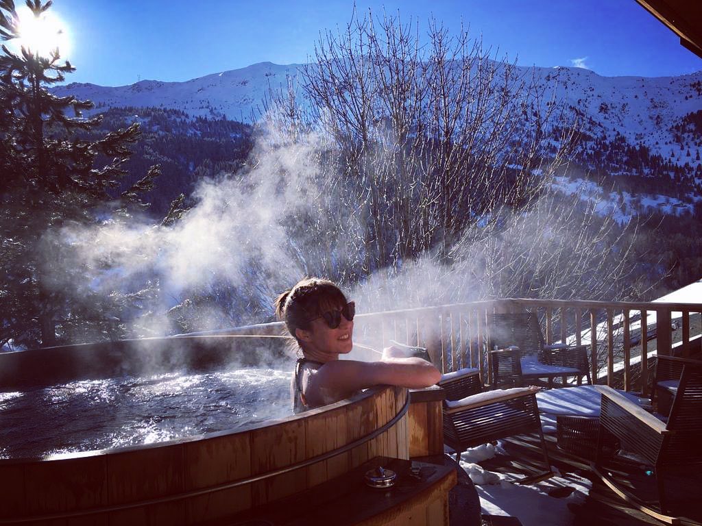 Share your moment with us
Here, our guest three years ago enjoying the view and the jacuzzi. Thank you for sharing ♥️