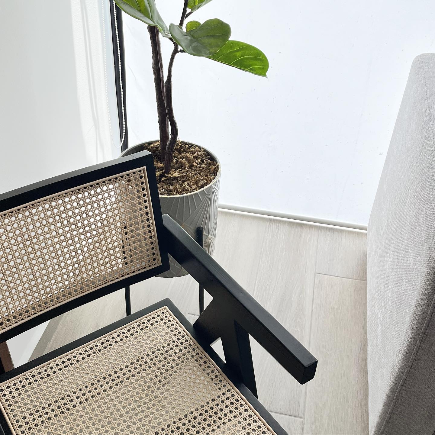 Silla Palermo. Colores: natural y negra. www.roy.mx
Envíos a todo México.
.
.
.
#sillas #ratan #madera #sillasdecomedor #mueblesmodernos #diaeñodeinteriores #interiordecor #interiorismo