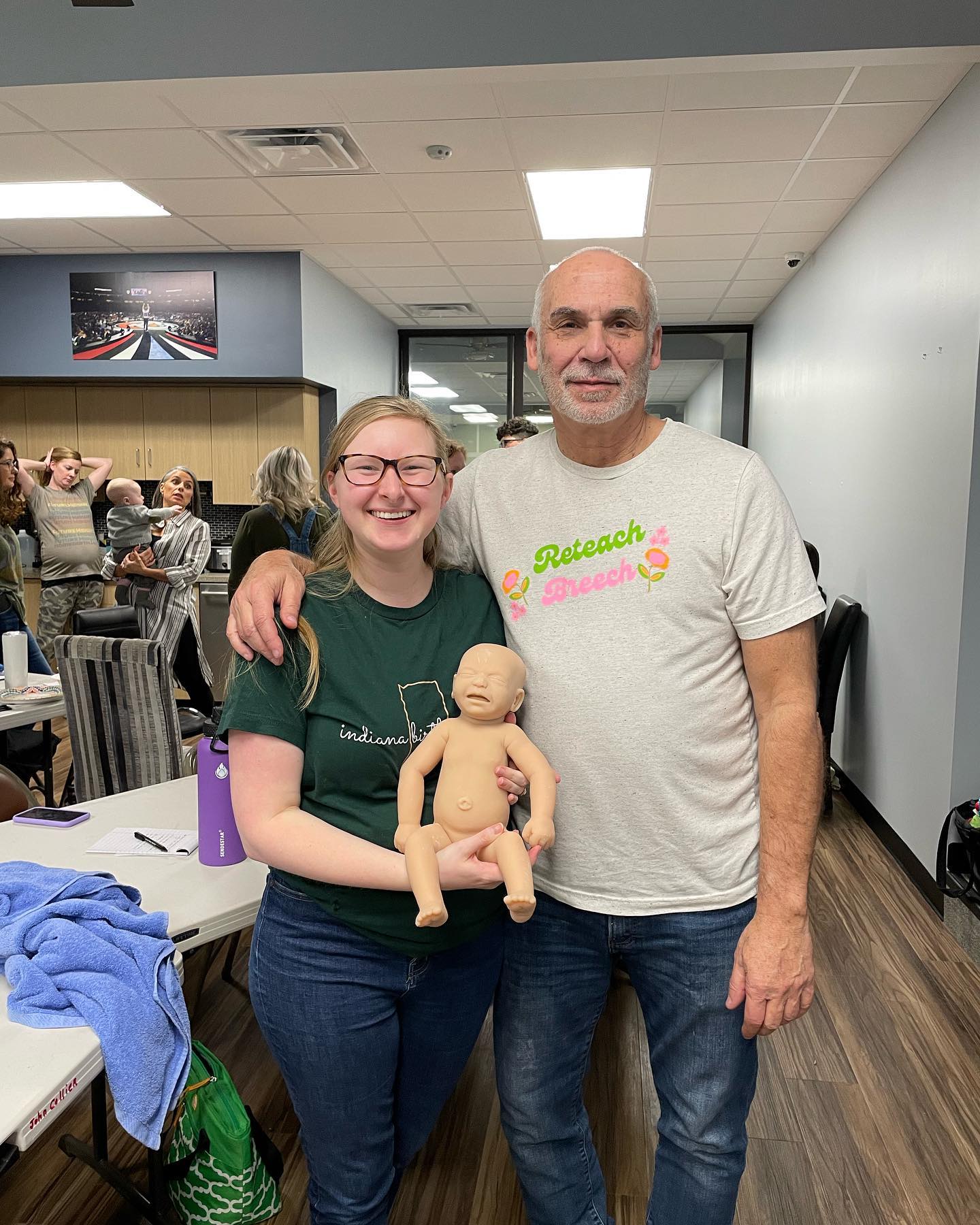 What an amazing weekend at Dr. Stu’s #reteachbreech workshop! I feel so empowered after learning these skills! Even as a doula who does not aid in delivery in this way, these skills are crucial for a birth worker to have in case you are in a situation where you have to step up and take action! What if your client is delivering at home and the midwife hasn’t arrived yet? Her labor is progressing quickly and baby is breech?
I’m so thankful for this opportunity to learn these “dying” skills and feel even more confident to advocate for the re-normalization of breech and twin birth! And all my central Indiana people, you can feel assured that all our home birth midwives were here to learn more and do better for you all! Thank you to @birthinginstincts for sharing your knowledge and expertise and to @indymidwife for hosting!
The first video is me practicing the breech extraction maneuver and the next video is the internal podalic version (where baby is presenting head down but you push them back UP inside and then FLIP them around to a breech position for a quick delivery in times of distress).
P.S. I had to hold back my fan-girling and remind myself Dr. Stu was actually speaking right in front of me and not over my ear buds on his podcast 😂
#reteachbreech #birthinginstincts #breechbaby #breechbirth #twins #vaginalbirth #csection #cesareansection #vbac #hbac #homebirth #birthcenter #hospital #doula #midwife #midwifery #breech #informedbirth #baby #laboranddelivery