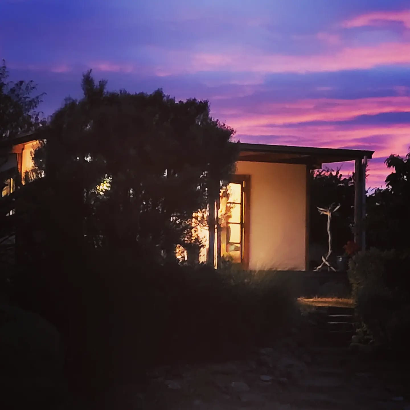 Evening sunset sky over our Fantail cottage here at Mountain Spirit, New Zealand near Wanaka.
...
@purenewzealand #newzealand #wanaka #lovewanaka @wanaka #mountainspirit #meditation #retreats #yinyoga #experientialeducation