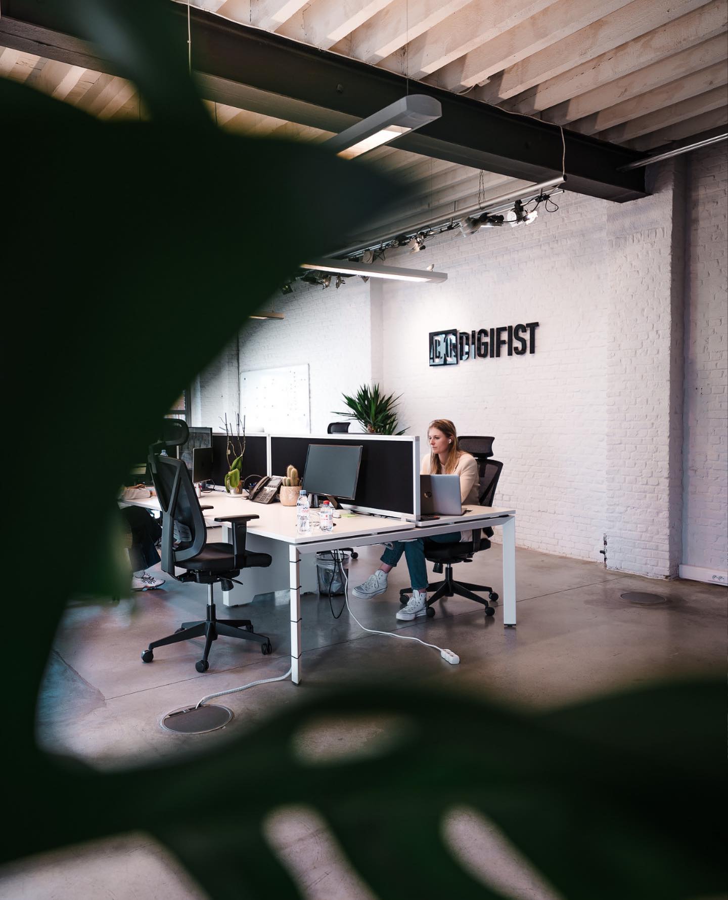 🚀 @digifist • Award winning e-commerce agency based in Antwerp.
We've been requested to do a brief content shoot for Digifist office based in Antwerp.
with @ruben_nazz who shot some incredible behind the scenes we'll be sharing soon.