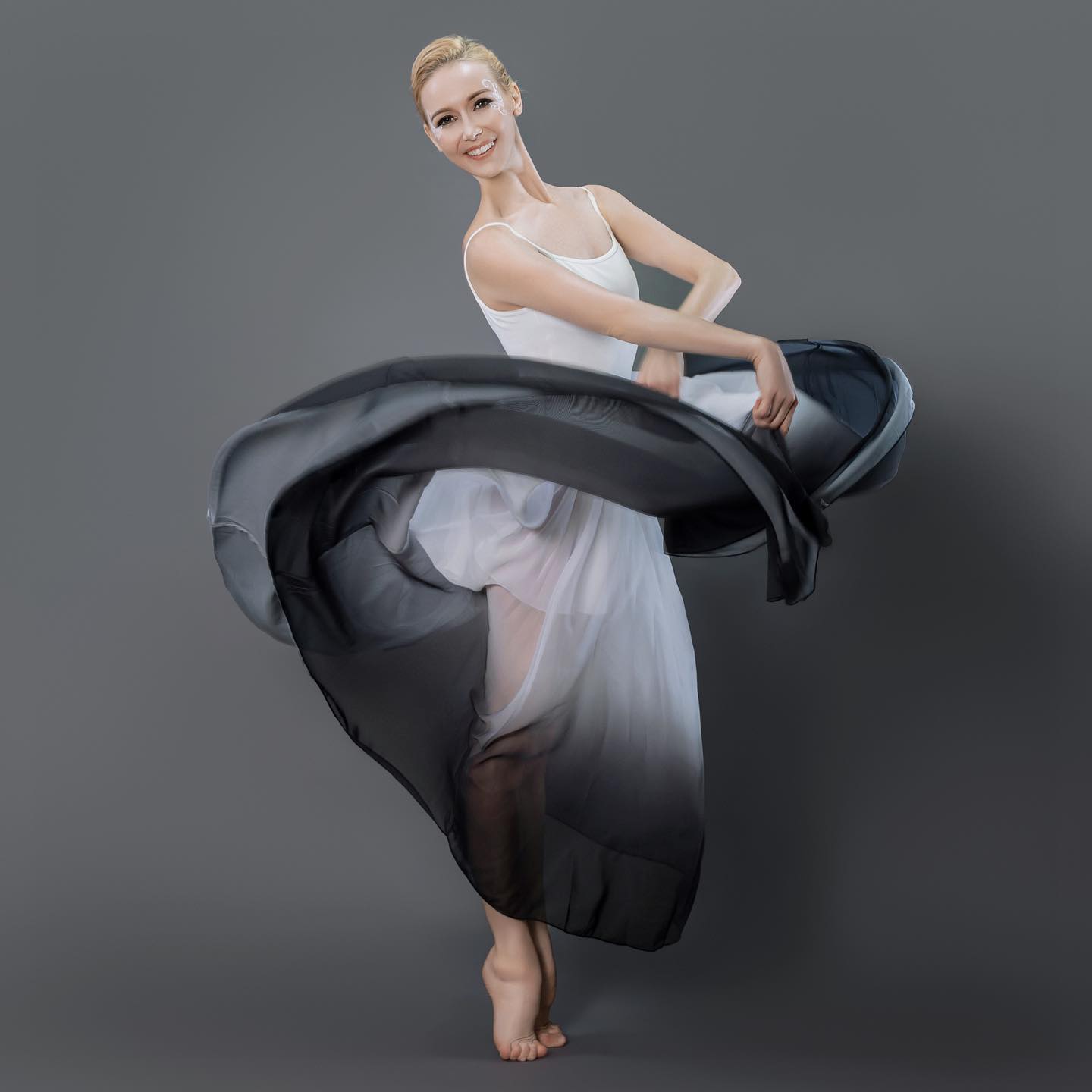 CAPTURE: I live to capture the moments! Before I go to sleep, I love to think back on my day. I replay in my mind my favourite moments. The ones that moved me and made me smile. The ones that felt like a hug around my heart or a second of bliss. It excites me to capture these moments, take note of them and remember how they made me feel. Sometimes it’s as simple as; the smell of coffee, petting a dog, a hug, a moment of dance or saying hello to someone in the store. Life is truly captivating day in and day out, twirl in or twirl out.
🖤🤍
I love capturing the moments with you @simsonlam @rosemaryhoi they are always special!
🖤🤍
#capture #capturethemoment #life #blackwhite #yinyang #moments #reflect #replay #dance #dancer #ballet #ballerina #skirt #art #macau #simstudio #photoshoot #collaboration #makeupshoot #lifeisgood #justdance #followyourdreams