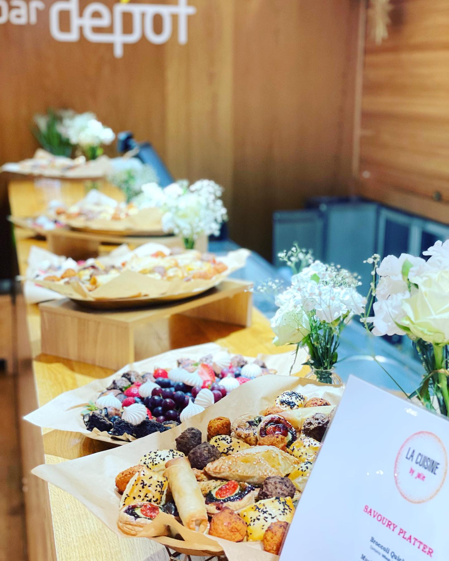 Buffet for Manna UK
@mannaukmeirpanim @dannyrobas
#charityevent #israeliconcert #dannyrobas #mannauk #meirpanim #savouryplatter #sweetplatter #koshercateringlondon #koshercatererinlondon