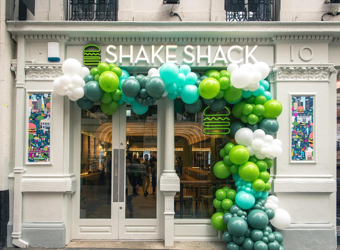 Opening the new @shakeshackuk store on Oxford Street🍔
.
.
.
#TheLondonStrollers #RoamingBand #BrassBand #StrollingBand #AcousticBand #LuxuryEvents #LuxuryWedding #InternationalBand #London #EventProf #WeddingPlanner