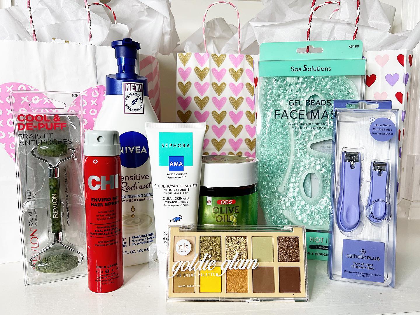 It’s almost Delivery Day! YAY!!!Here are some sample bags for the ladies of Family Promise. @fpessexnj The mission of Family Promise is to help homeless and at-risk families achieve self-sufficiency by providing shelter, social services, and housing assistance through a community-based approach. Its vision is a community in which every family has a home, a livelihood, and the chance to build a better future.
I’m so happy to be returning back to FP!!💜🛍️ @rainamariepitts @jnepitts11